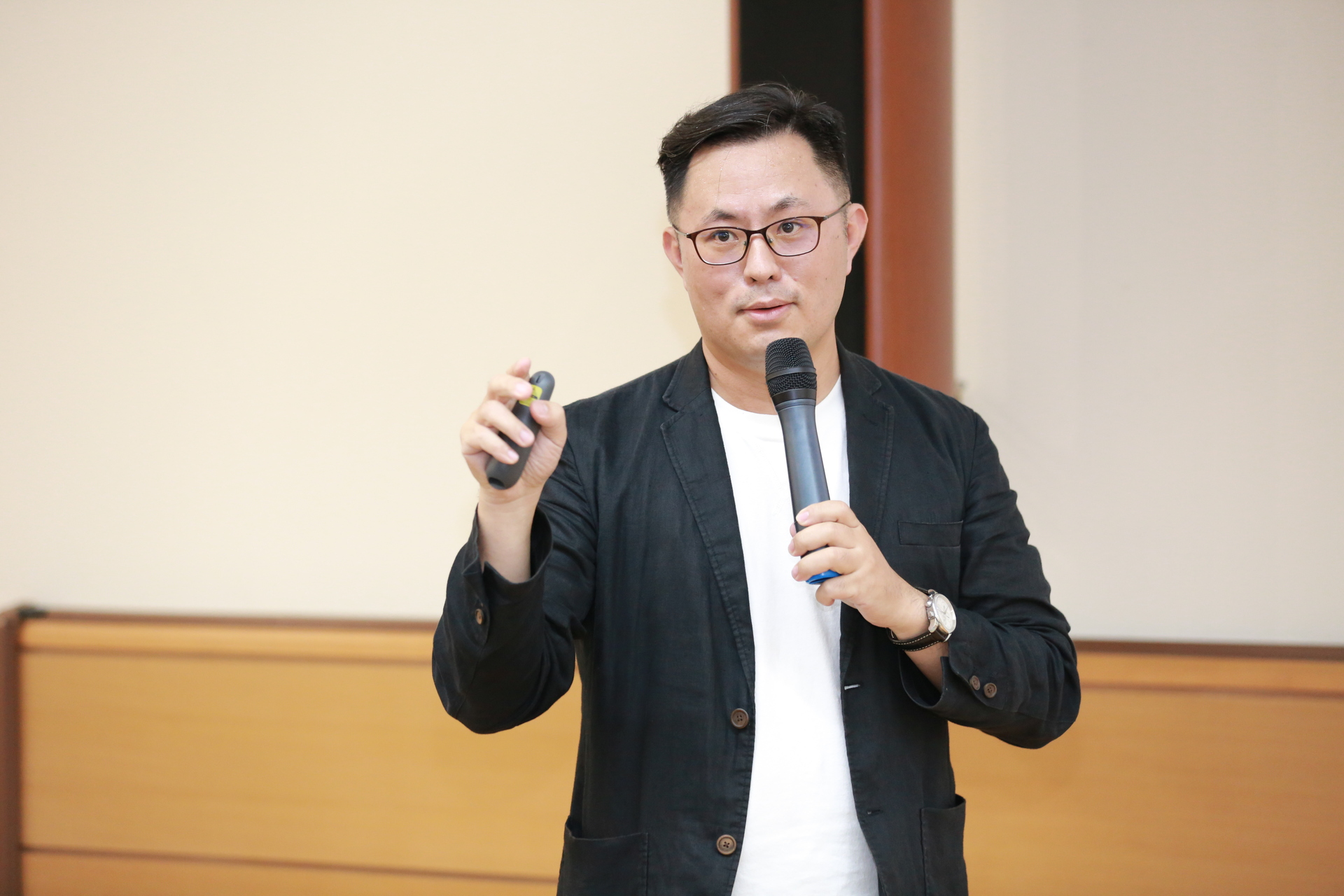 凡立橙股份有限公司執行長李漢揚,今(30)日出席國立高雄大學「卓越講座」,分享創立「ECOCO宜可可循環經濟」服務心得,同時推廣循環經濟的創新思維圖片