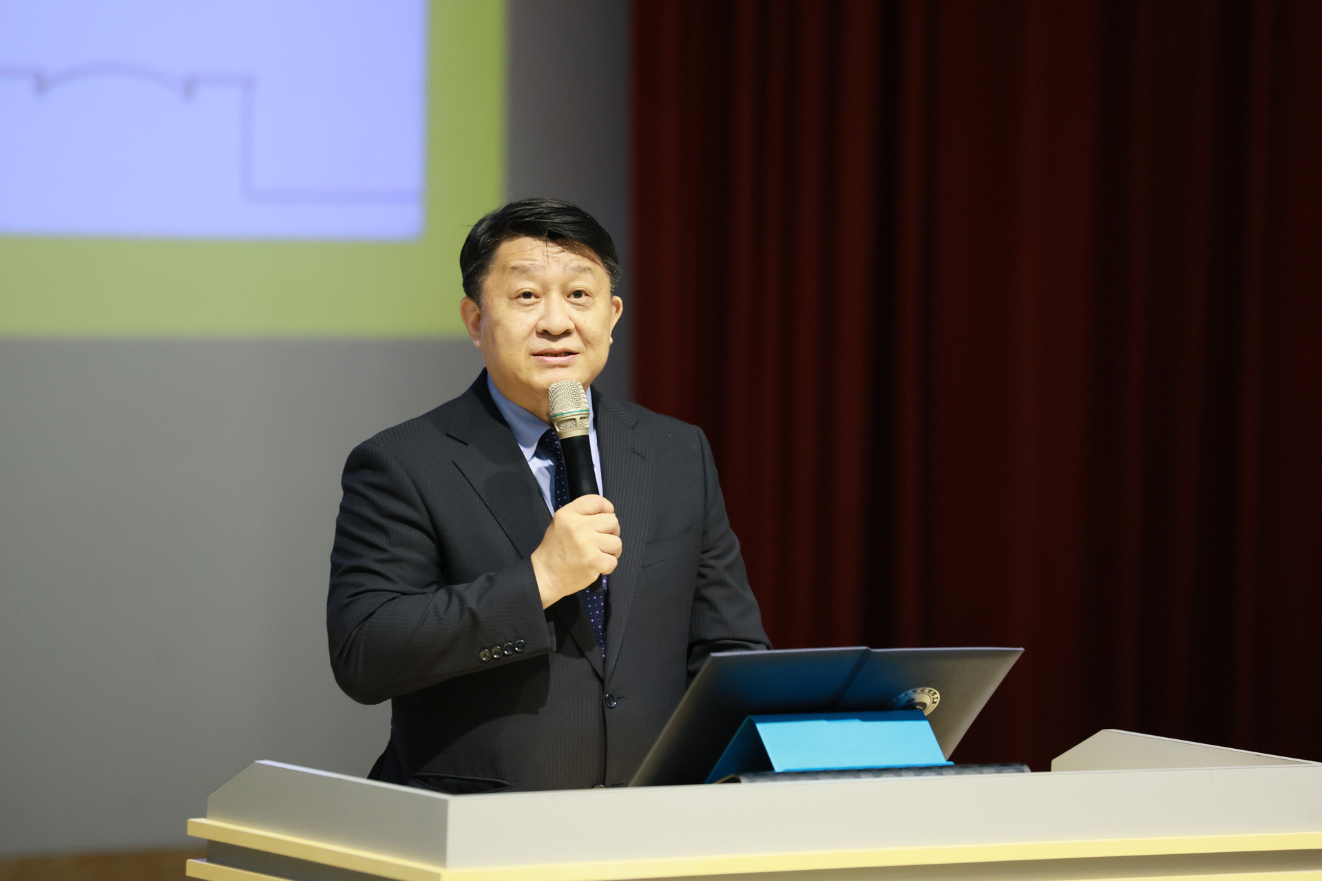 高雄大學新生入學典禮，校長陳啓仁勉勵「懂科技，也懂人」002