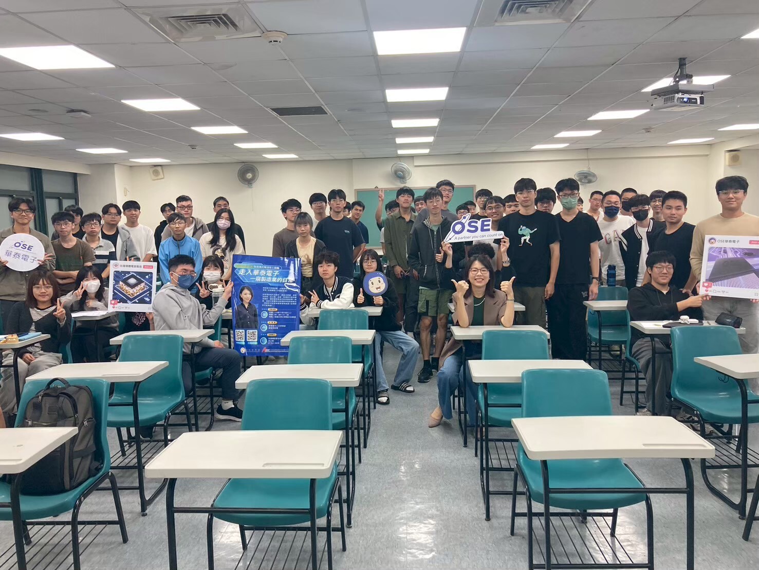 高雄大學攜手台積電、臻鼎科技、華泰電子、日月光等產業夥伴開設企業半導體學程，學生在校期間即能接觸產業現場，提早蓄積職場競爭力004圖片