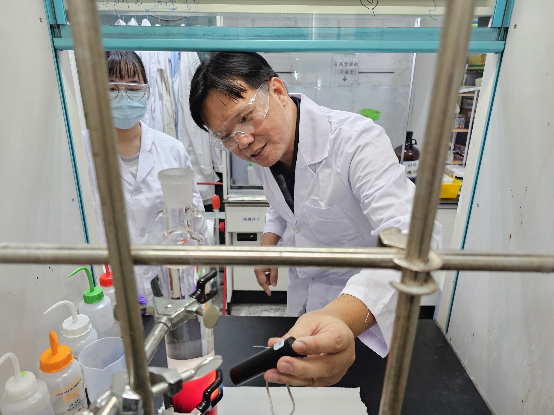 高雄大學攜手台積電、臻鼎科技、華泰電子、日月光等產業夥伴開設企業半導體學程，學生在校期間即能接觸產業現場，提早蓄積職場競爭力008圖片