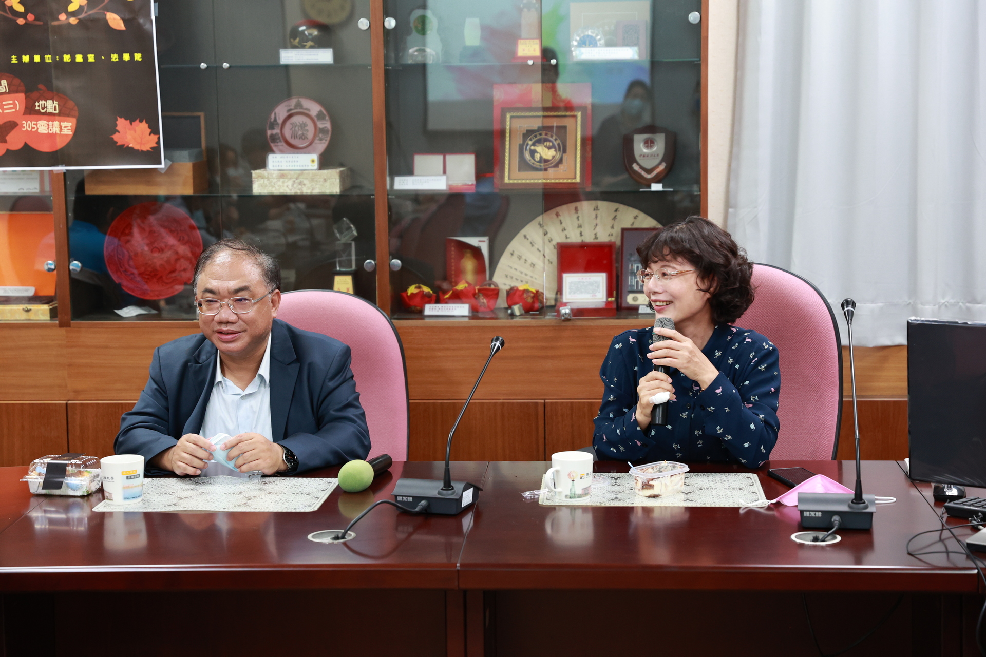 高雄大學校長陳月端今（17）日偕同主管拜會法學院師長
