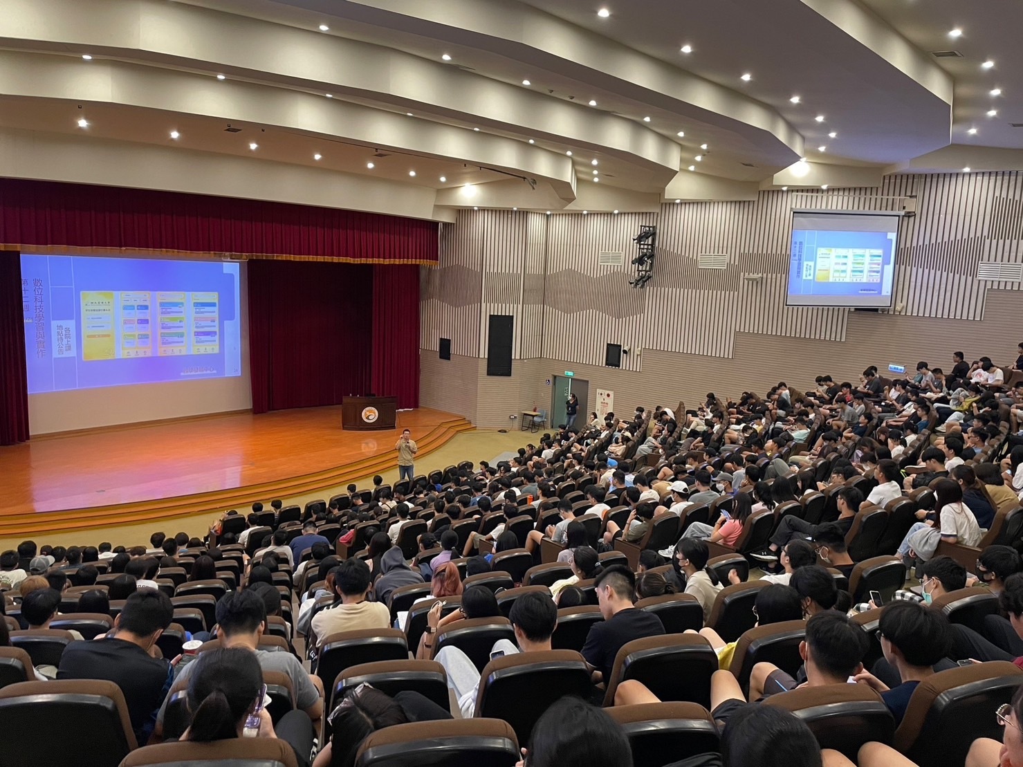 The Center for Teaching and Learning Development offers “The Goal of University Education,” with the first course “Setting Sail for the Future and Guiding Learning Directions” on the 12th. 004