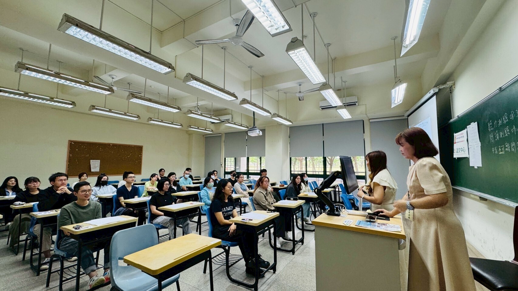 The National University of Kaohsiung and Chulalongkorn University have celebrated over 13 years of collaboration in holding the CU-TFL Thai Proficiency Test. 005Image