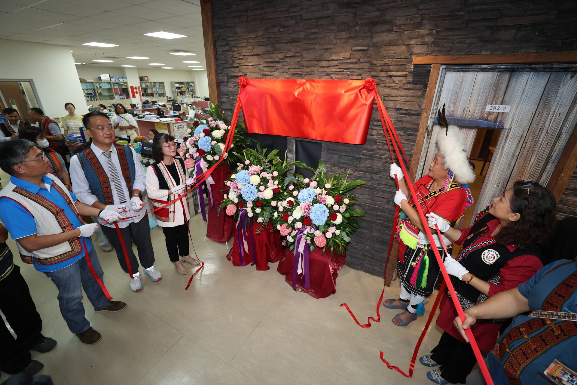 National University of Kaohsiung (NUK) held the opening ceremony of the "Indigenous Students Resources Center" on the 18th. 010