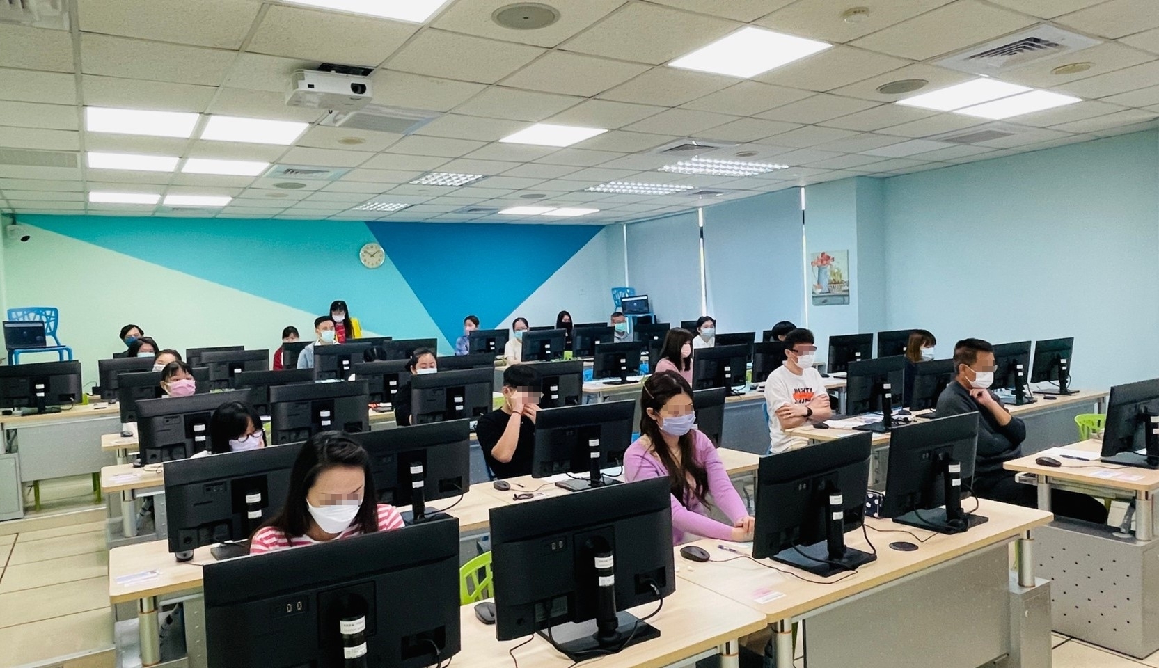 本次測驗題目涵蓋了日常生活、泰國當地的文化介紹及政治時事，考題可謂靈活多元且切實貼近企業團體所需