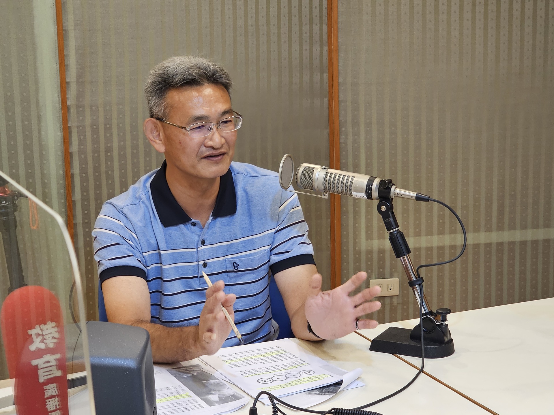 國立高雄大學運動與健康休閒學系系主任張志成受訪剖析（Covid-19）疫後運動科技往個人化、互動性、虛擬化與娛樂性方向發展002