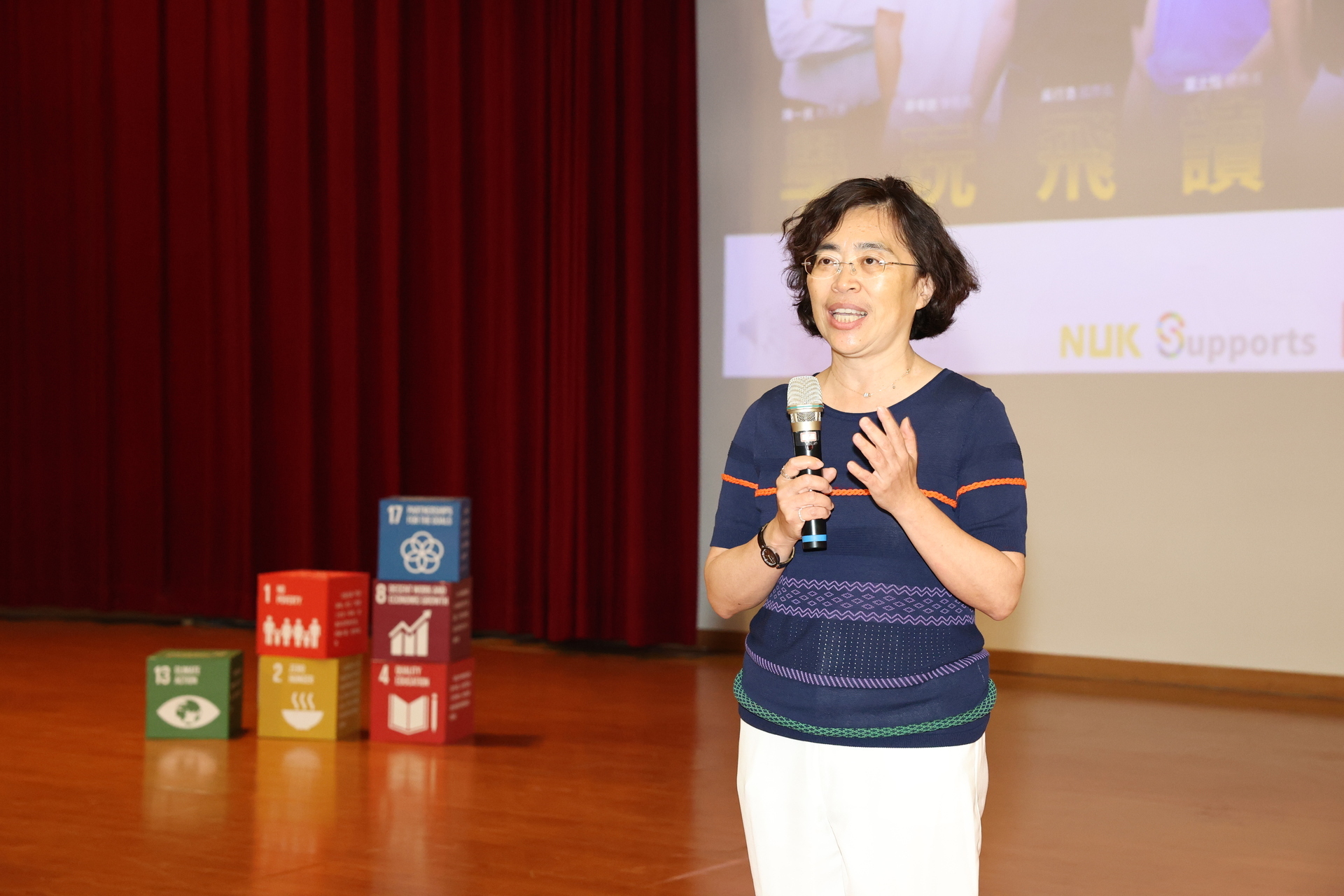 Vice President Yuan Ching addresses the course" The Goal of University Education." 001