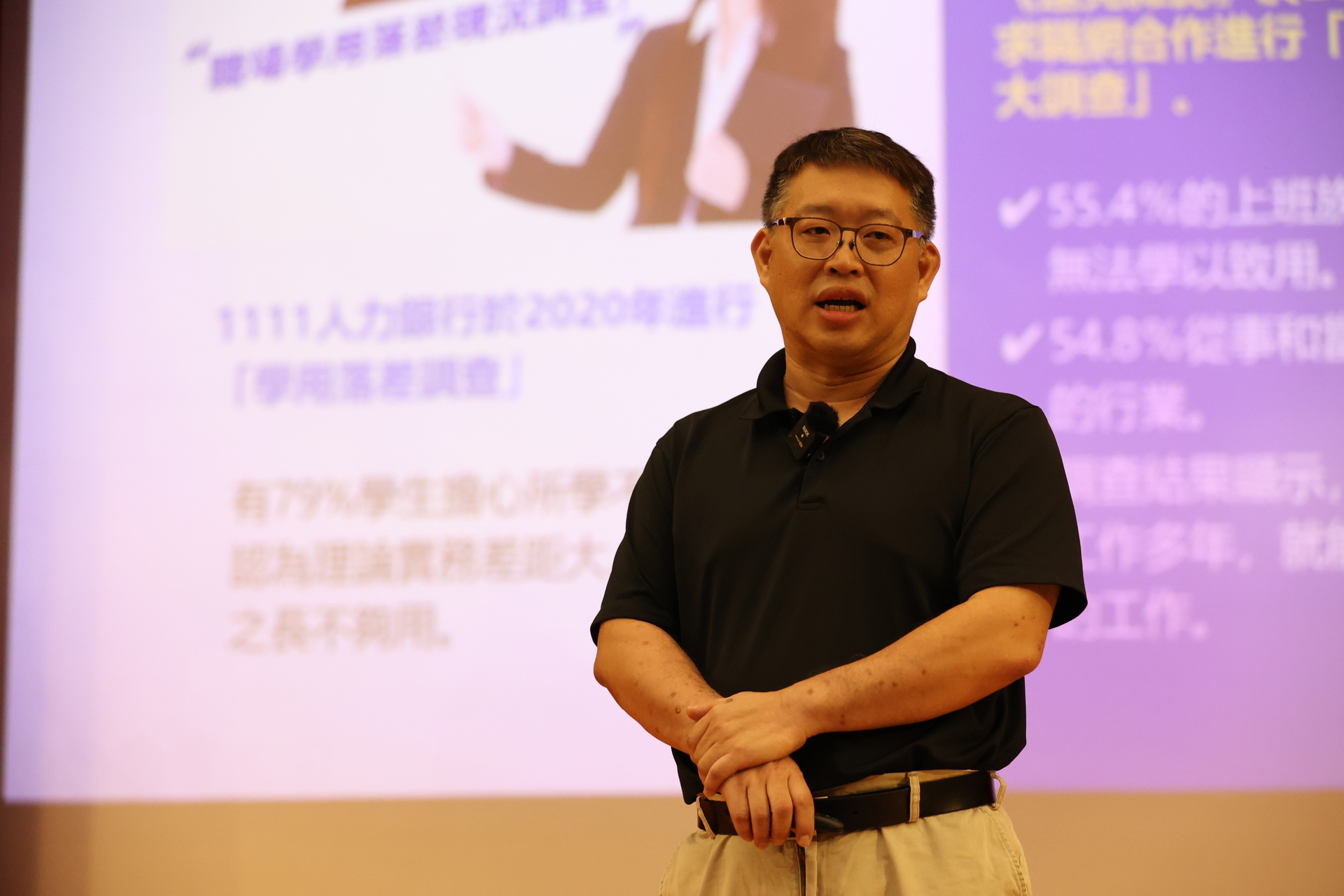 The Dean of Research and Development, Wu Ming-Hao, addresses the course "The Goal of University Education." 001