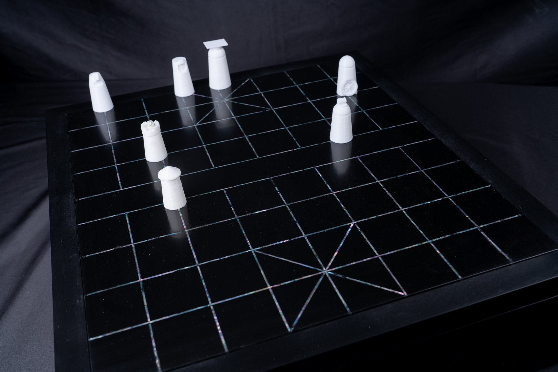 作品 世事如棋（藝創系111級畢籌會公關葉祐希提供）圖片