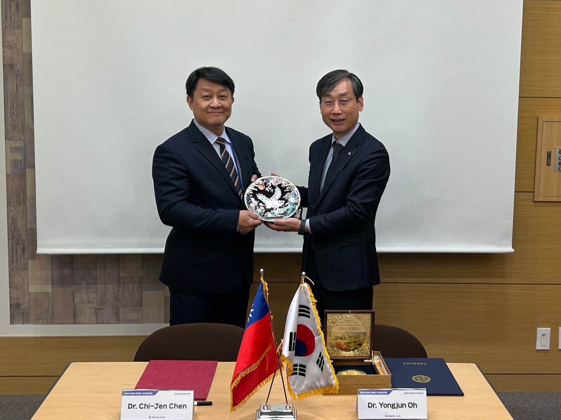 President Chi-Jen Chen and Vice President of Administration Hsing-Hao Wu Achieve Remarkable Results in South Korea Exchange 007Image
