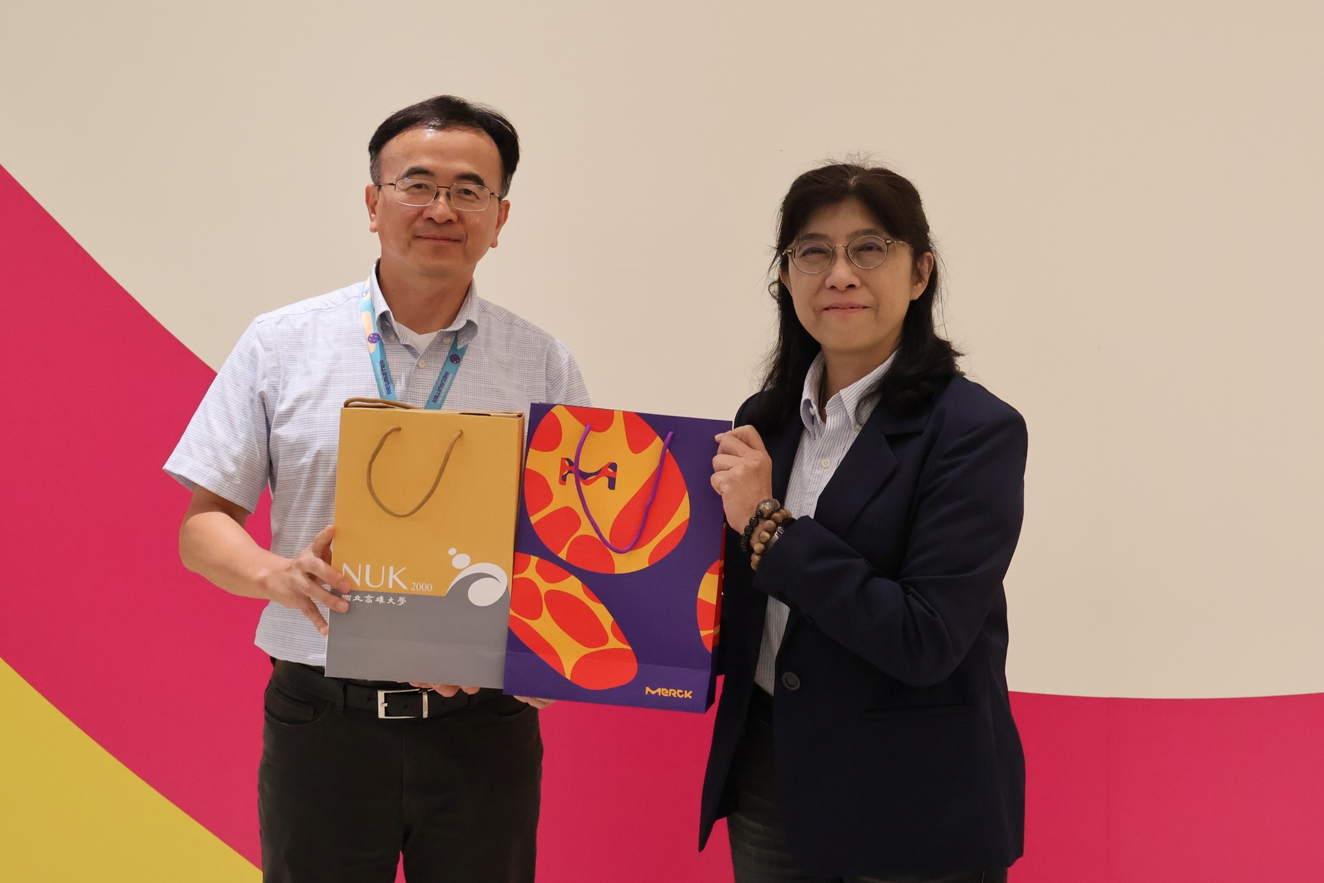學術副校長莊琇惠帶領師生參訪台灣默克高雄半導體科技旗艦園區002