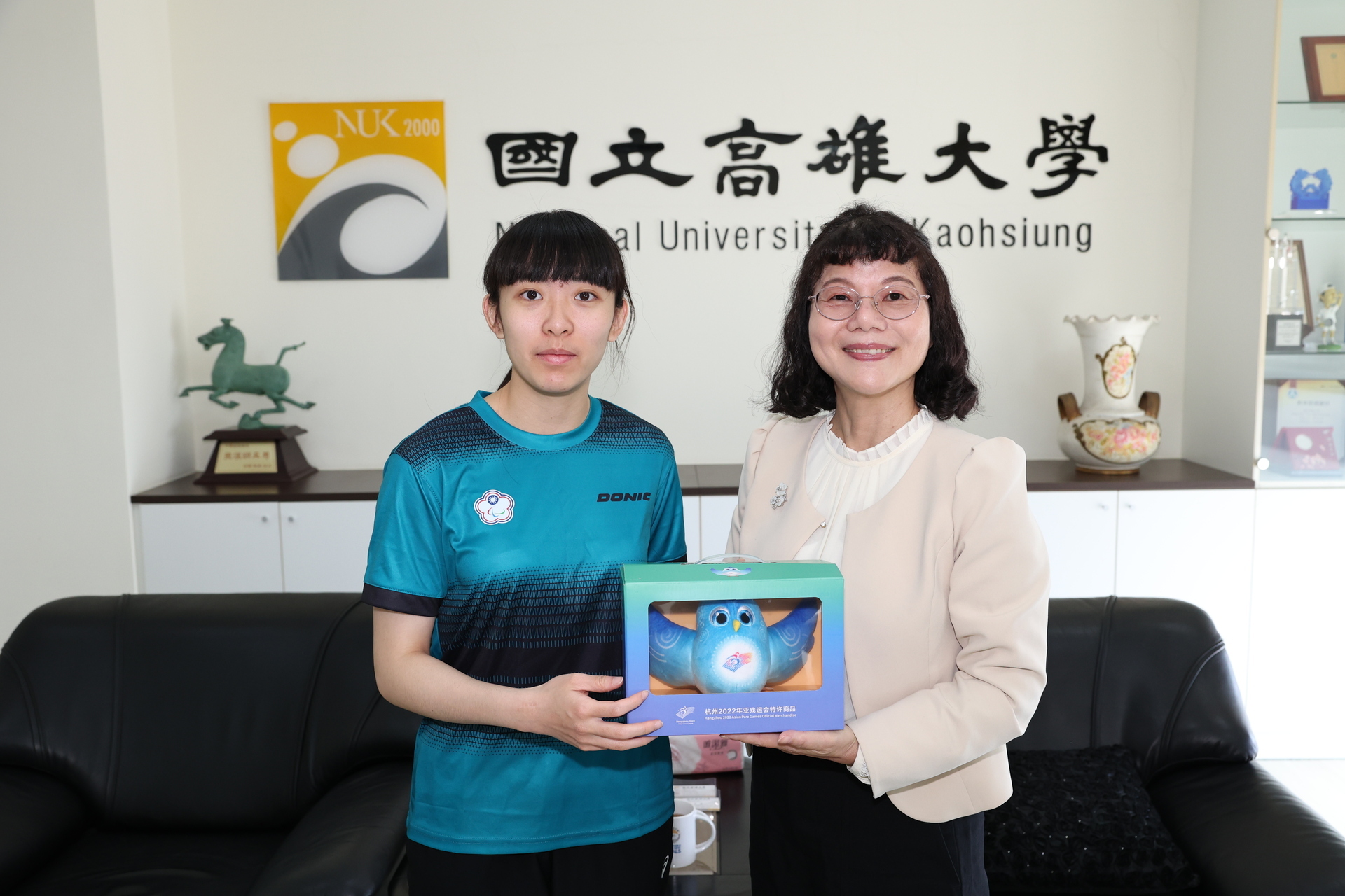 NUK President Chen Yueh-Dua received students who represented Taiwan at the "2022 4th Asian Para Games (APG) in Hangzhou".