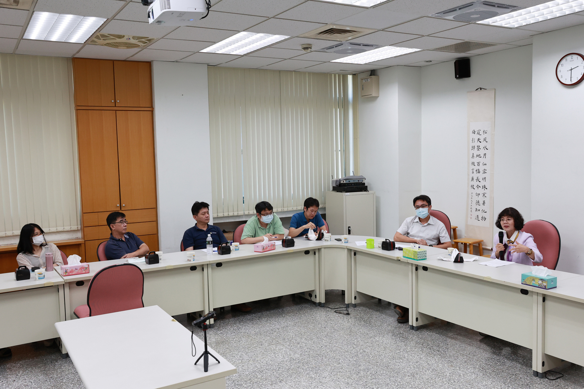 國立高雄大學校長陳月端今（10）日偕同主管與理學院教師進行茶會交流座談
