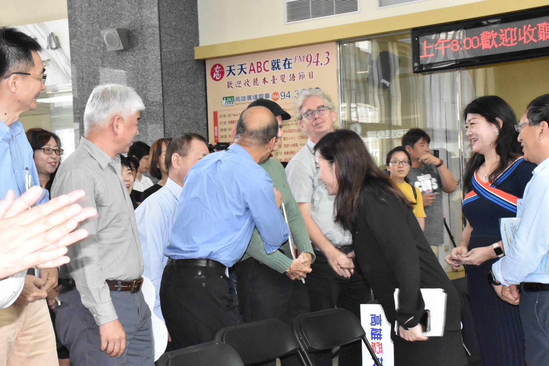 韓市長親臨與與會貴賓問候