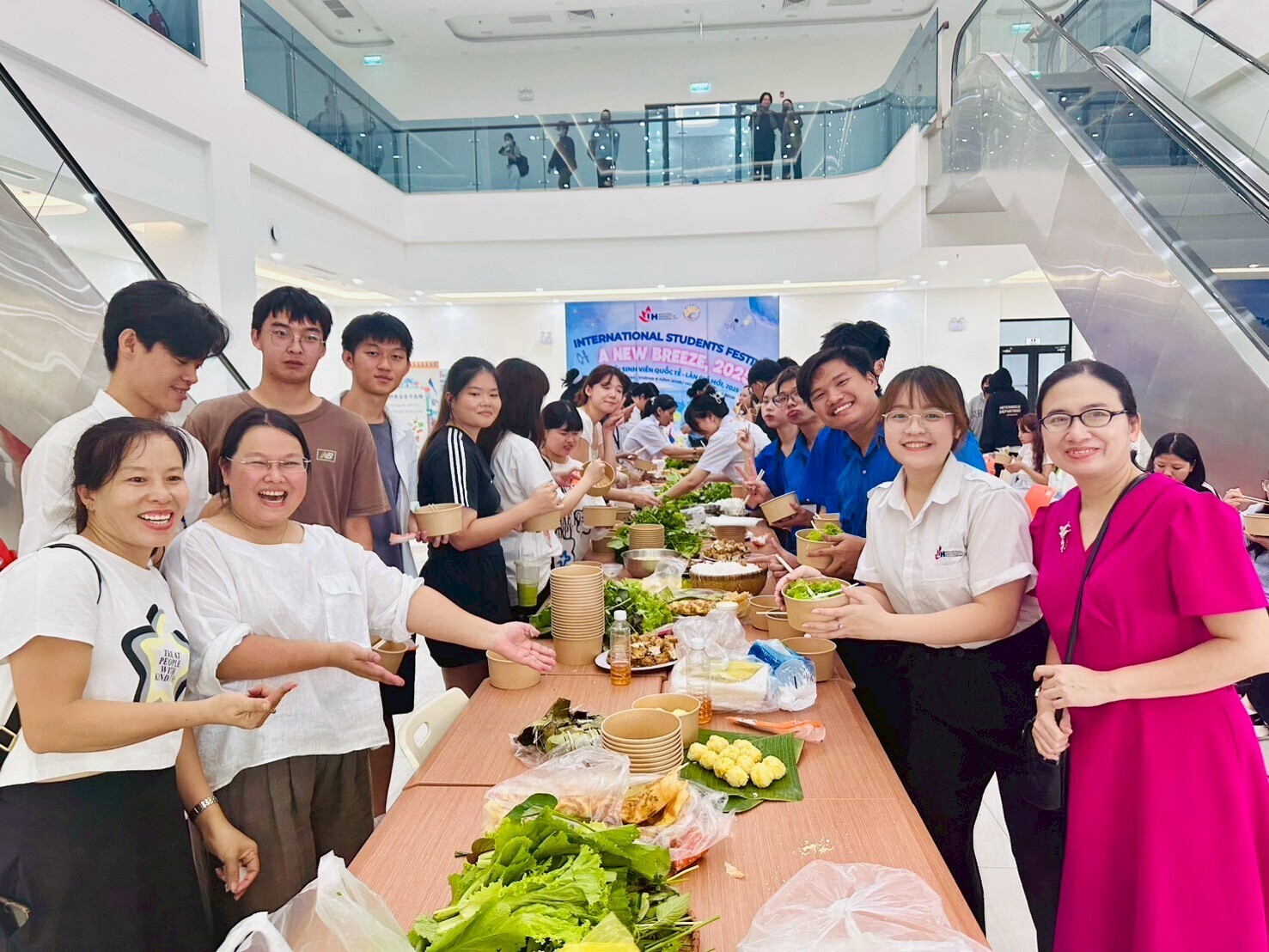 Associate Professor Trần Thị Lan of the Department of East Asian Languages and Literature Presents the Outcomes of the Faculty-Student Exchange Visit to Vietnam. 005Image