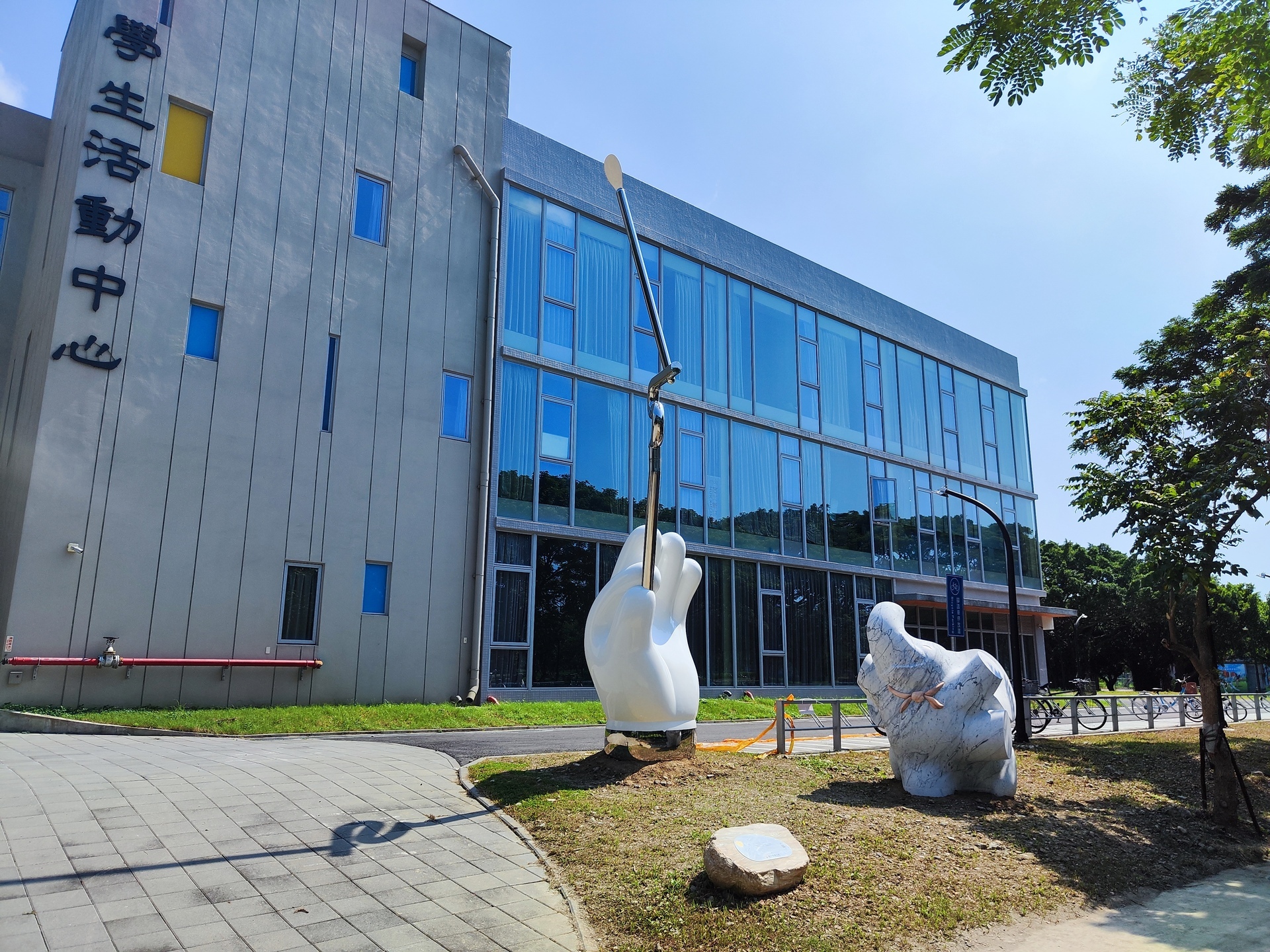 The public art "Le Zai Yiqi (Have fun together)" is now officially unveiled. 005