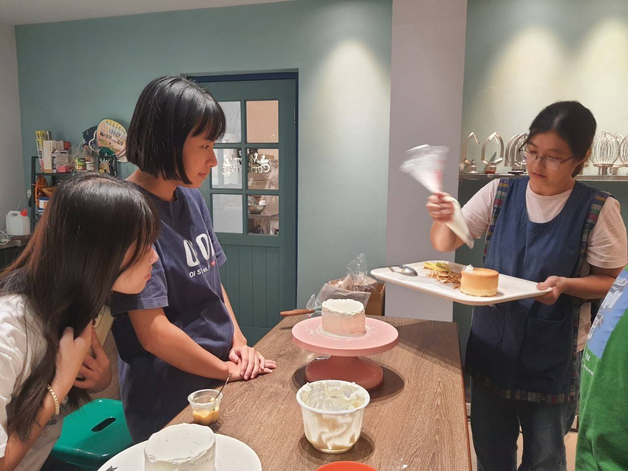 學務處《一日蛋糕師》創業體驗，受到學生熱烈歡迎005【攝影：應經系117級鐘思閎】