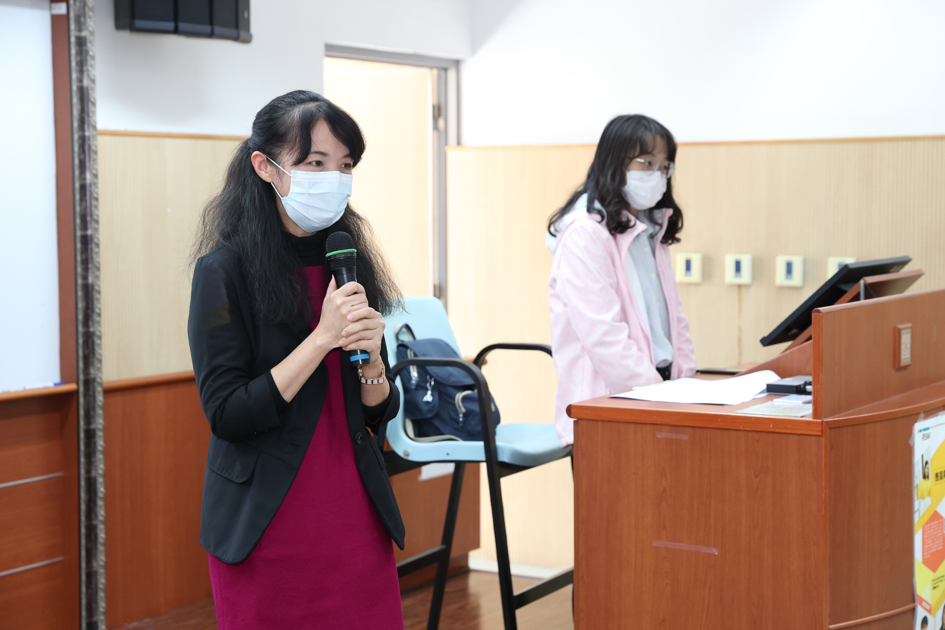 高雄大學人社院院長賴怡秀致詞圖片
