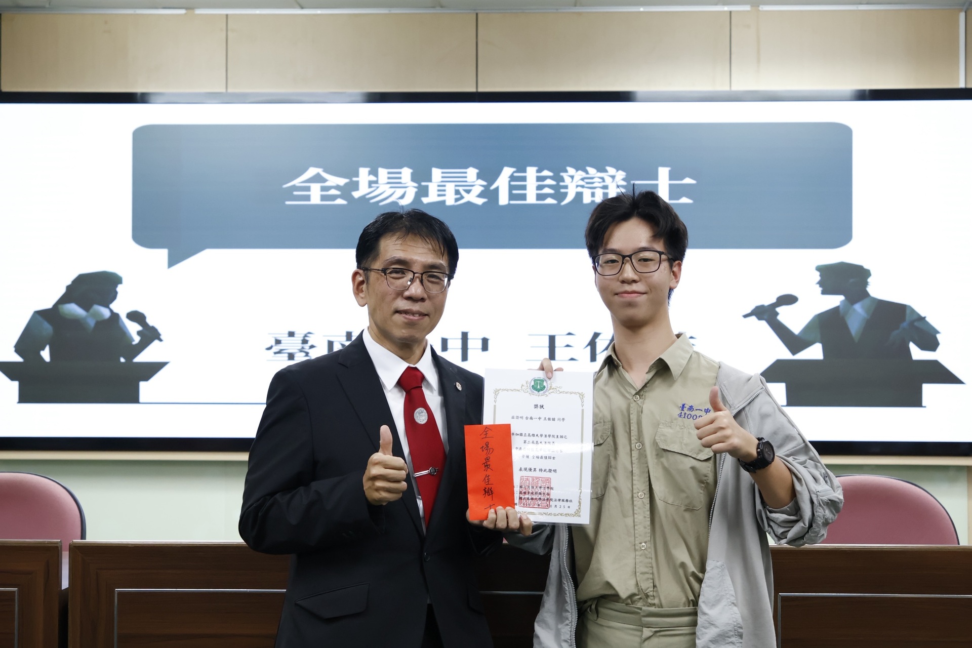 高雄大學法學院攜手衛生局辦高中職辯論賽007