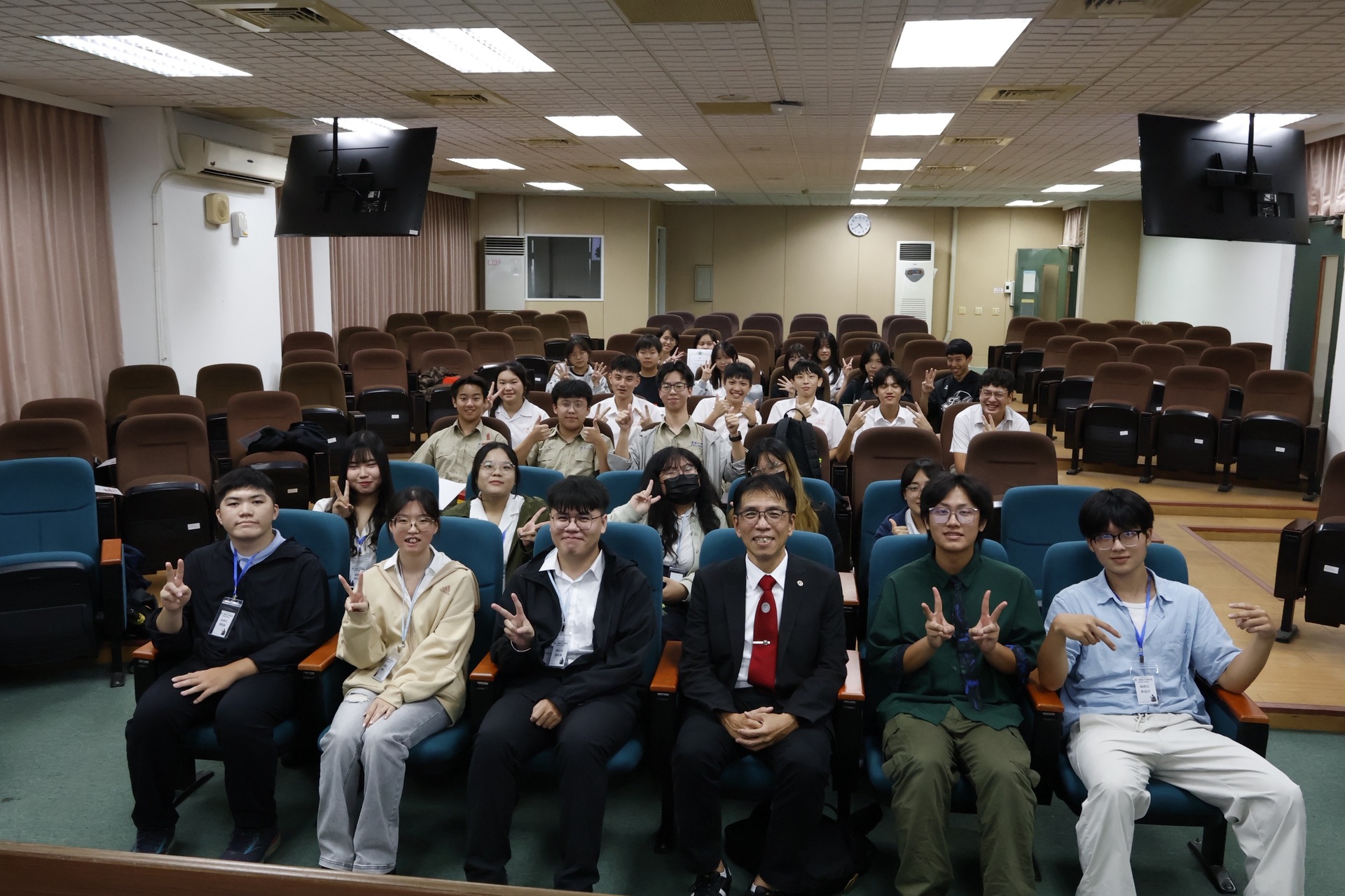 高雄大學法學院攜手衛生局辦高中職辯論賽008