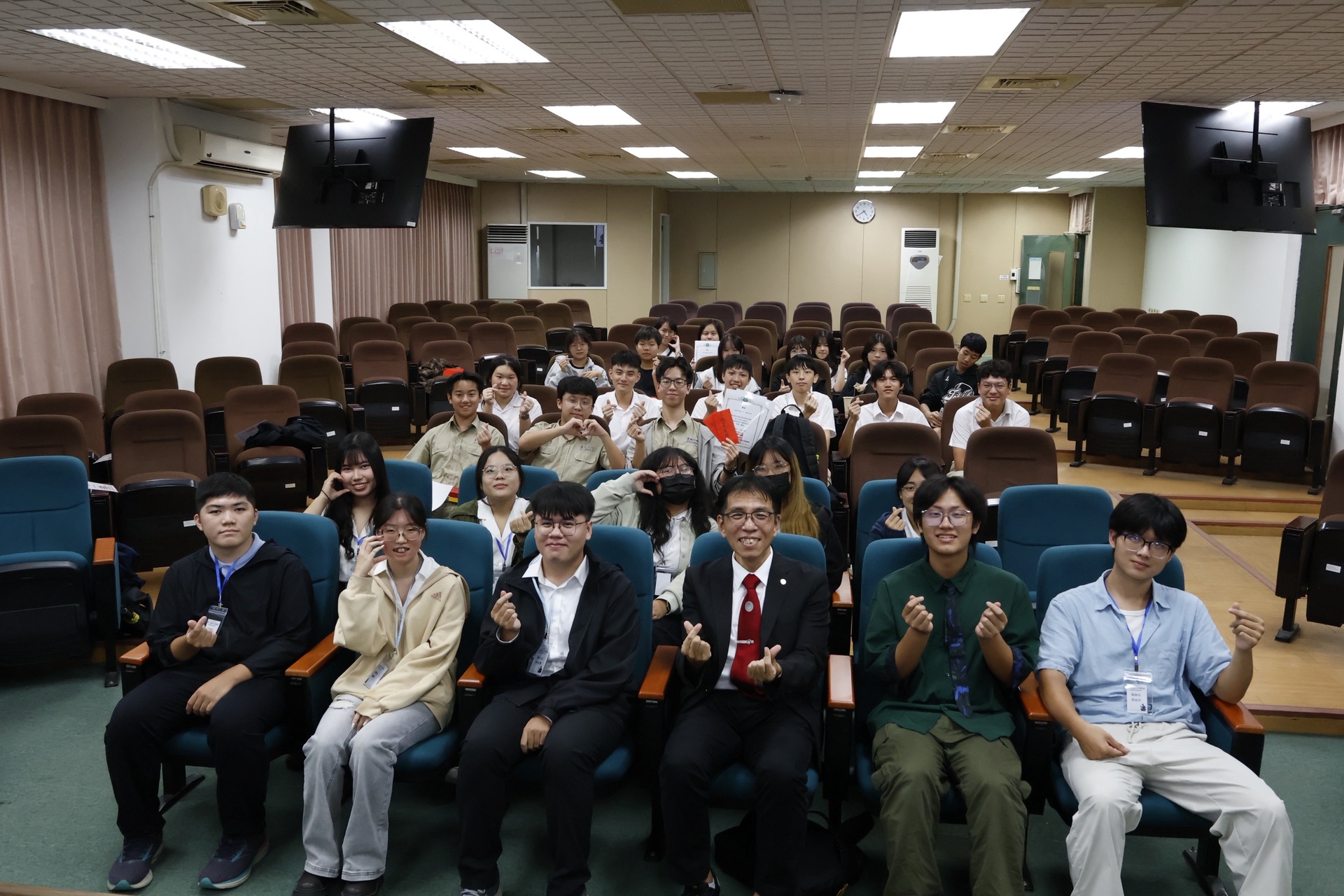 高雄大學法學院攜手衛生局辦高中職辯論賽009