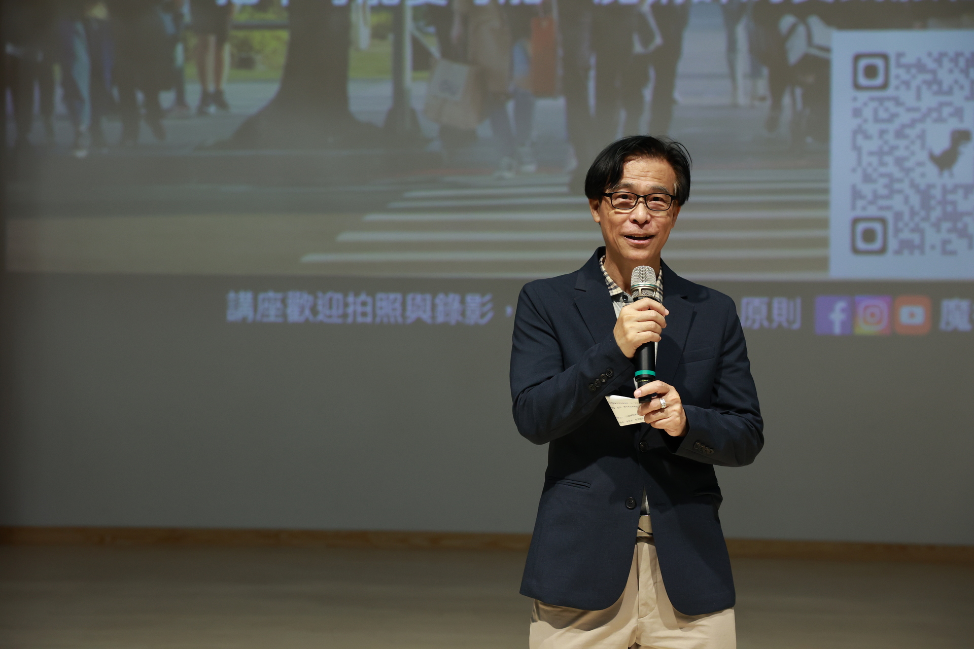 高雄大學《卓越講座》邀國際魔術師黃柏翰談創作差異化與夢想實踐001