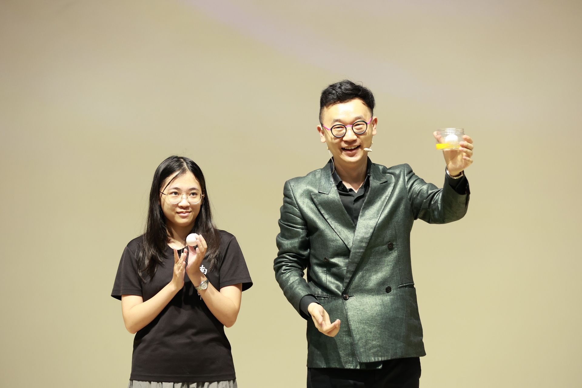 高雄大學《卓越講座》邀國際魔術師黃柏翰談創作差異化與夢想實踐003