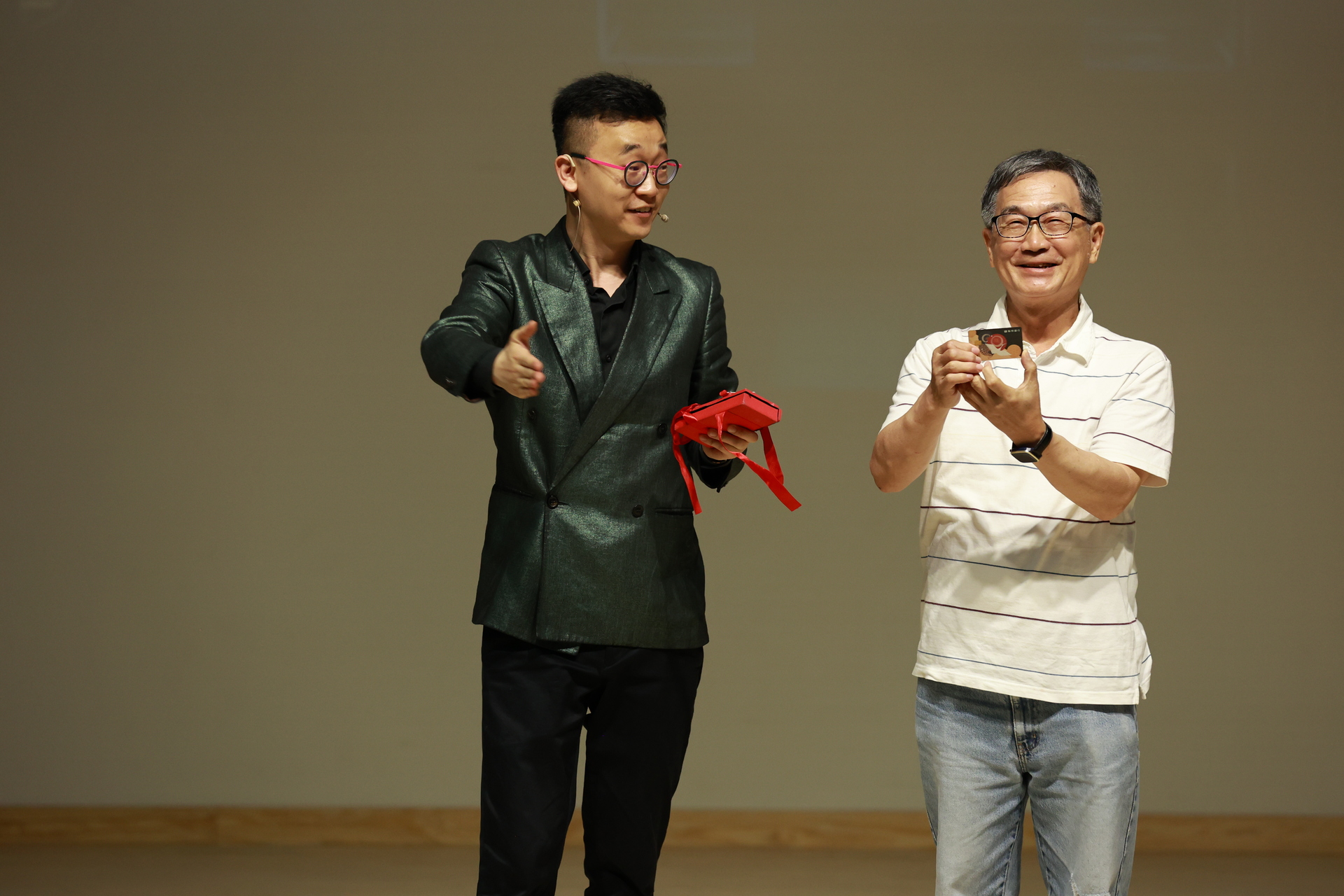 高雄大學《卓越講座》邀國際魔術師黃柏翰談創作差異化與夢想實踐005