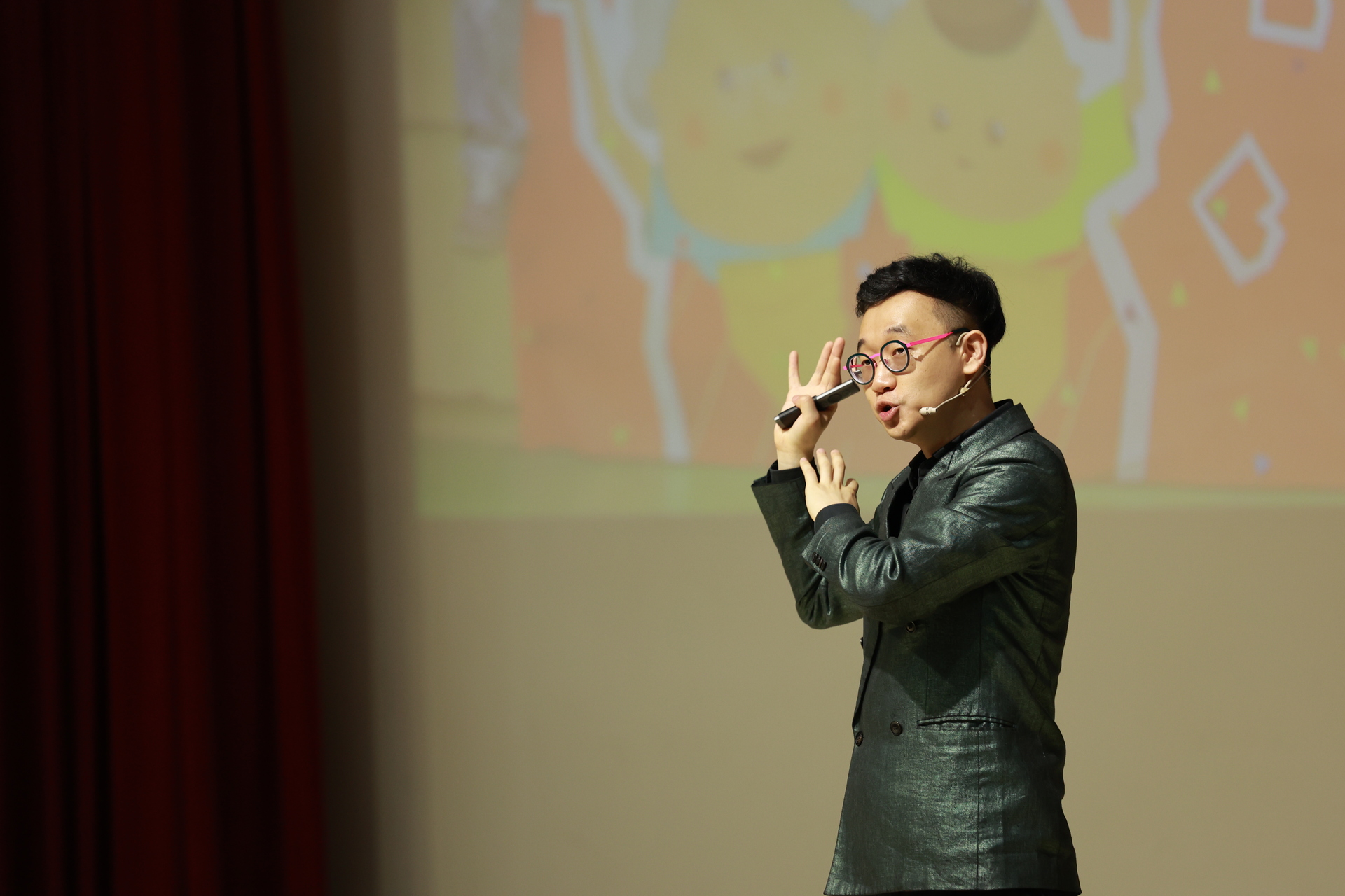 高雄大學《卓越講座》邀國際魔術師黃柏翰談創作差異化與夢想實踐009