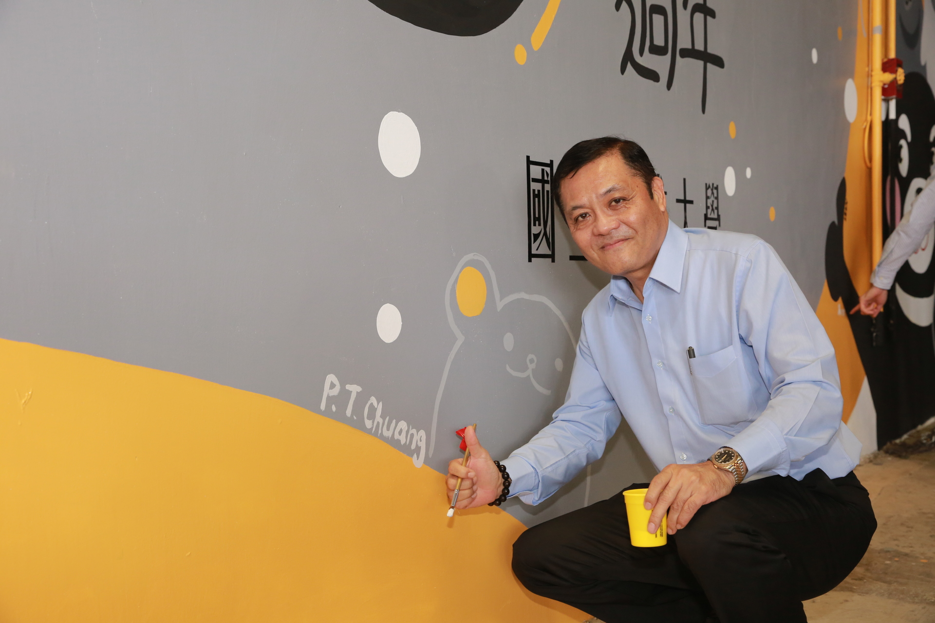 副校長莊寳鵰簽名留念圖片