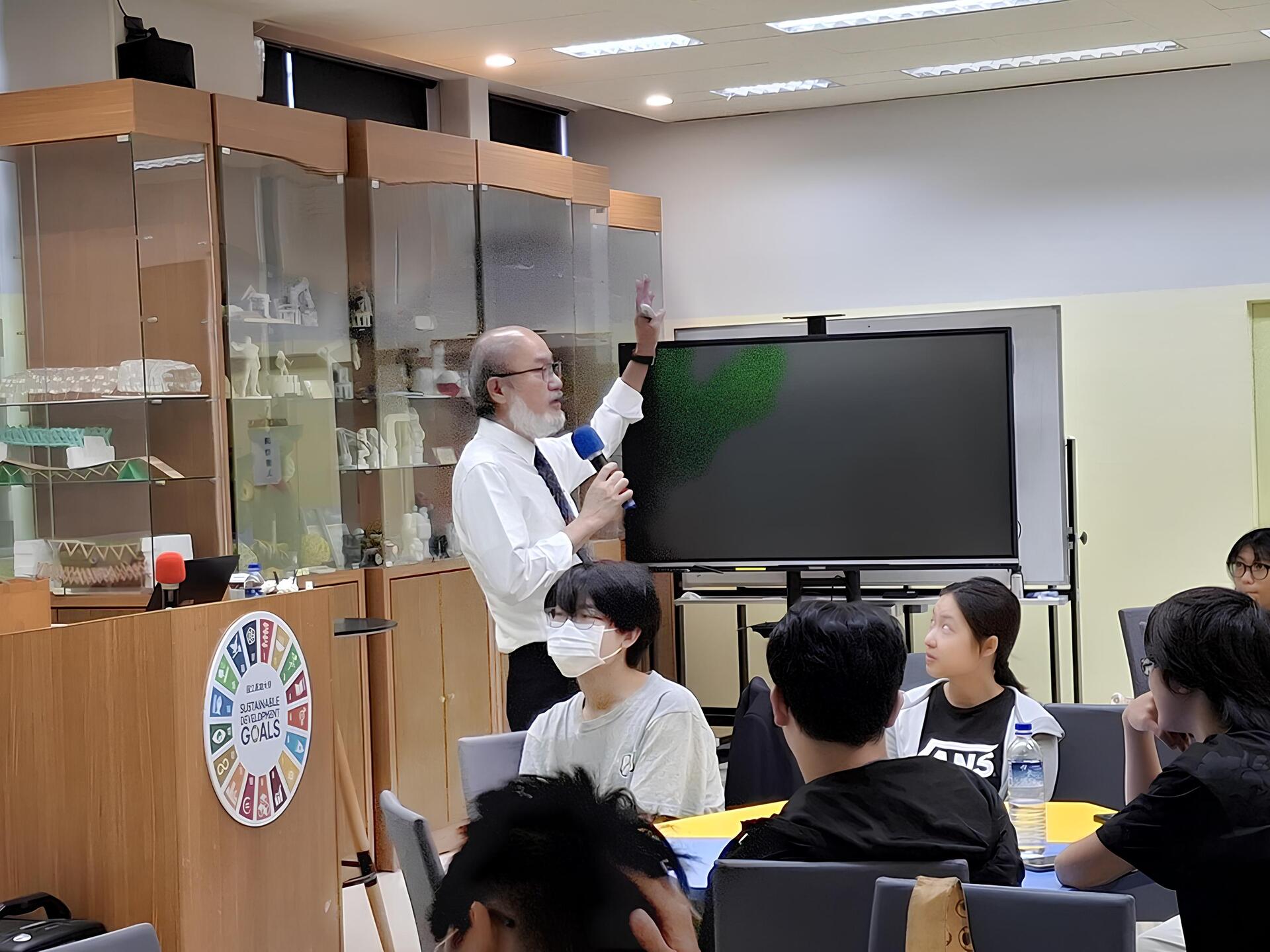 林從一教授主講「自我、人生、韌性」 從「超級快樂機器」思辨真實與幸福 002圖片