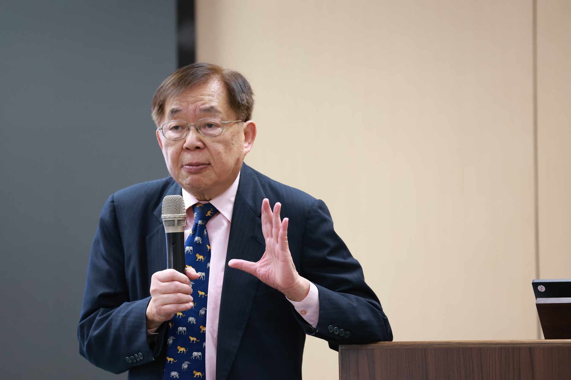 高雄大學政治法律學系主辦第三屆中東與非洲國際研討會，以「鑲嵌的危機與重建：全球秩序下的中東與非洲治理」為主題003