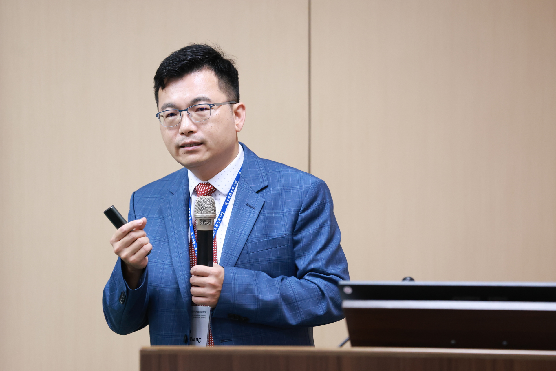 高雄大學政治法律學系主辦第三屆中東與非洲國際研討會，以「鑲嵌的危機與重建：全球秩序下的中東與非洲治理」為主題004