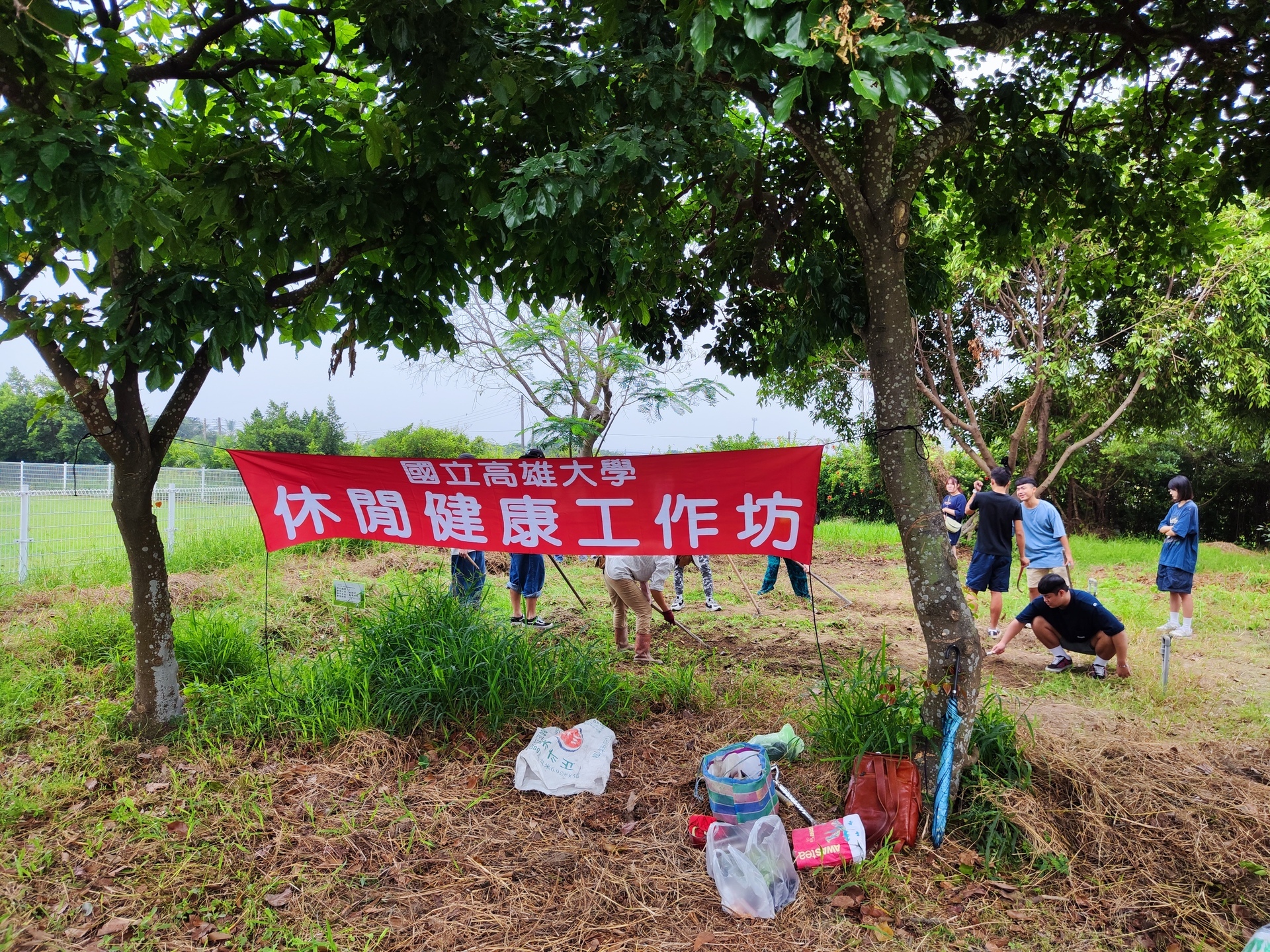 Associate Professor Shu-Tzu Chuang from the Department of Kinesiology, Health, and Leisure Studies offers a course, "Leisure Farm Operation and Management." 005