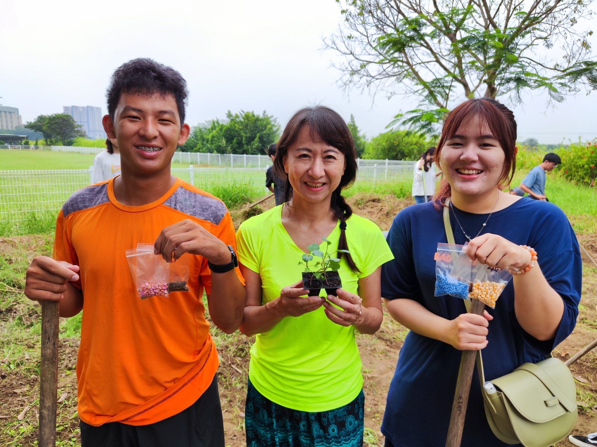 Associate Professor Shu-Tzu Chuang from the Department of Kinesiology, Health, and Leisure Studies offers a course, "Leisure Farm Operation and Management." 006
