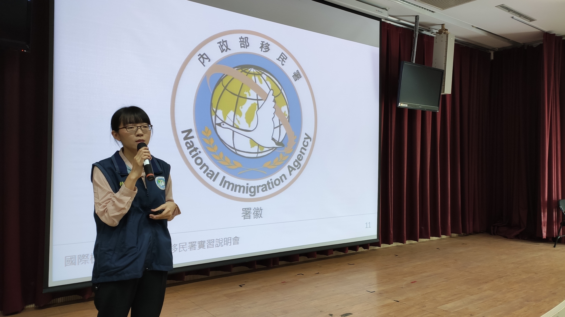 學姊（第3屆越南語組畢業生）、移民官許文馨圖片