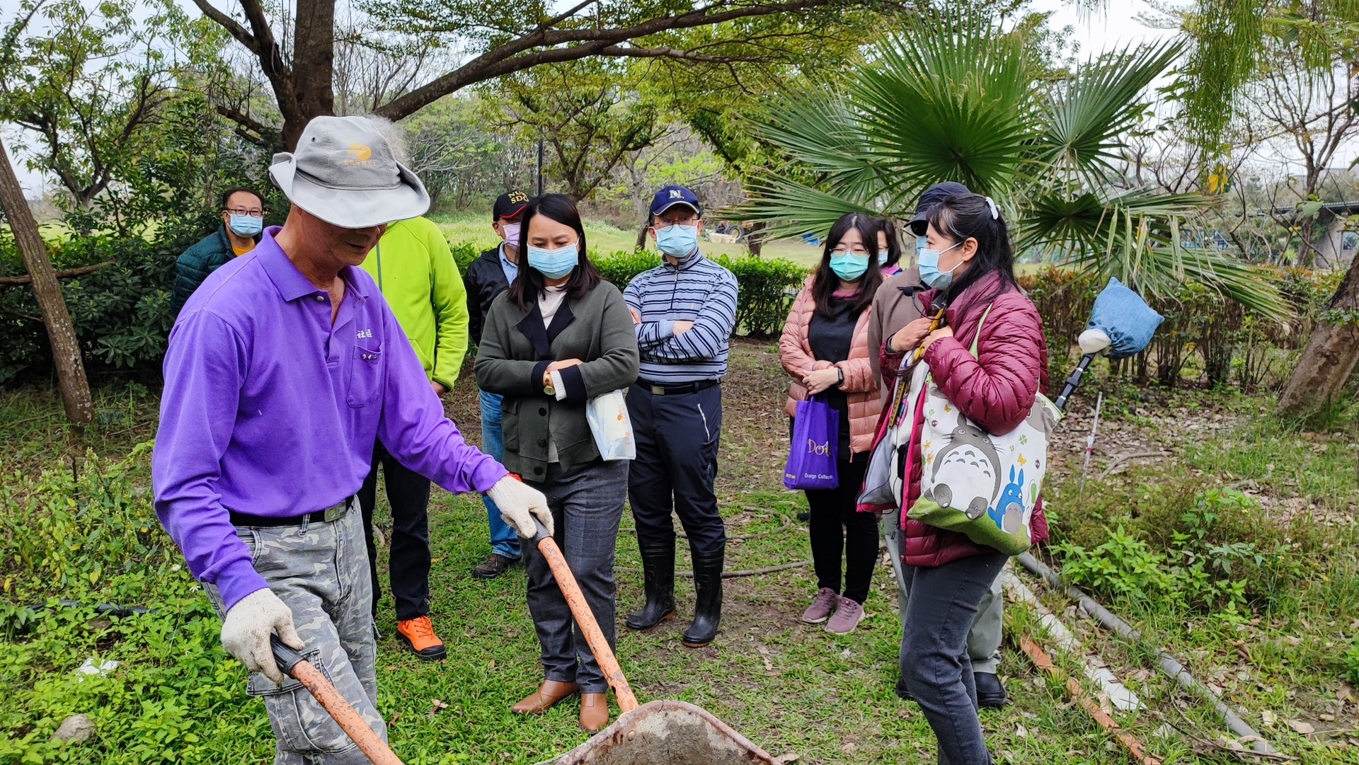 參與學員走訪蝴蝶生態步道