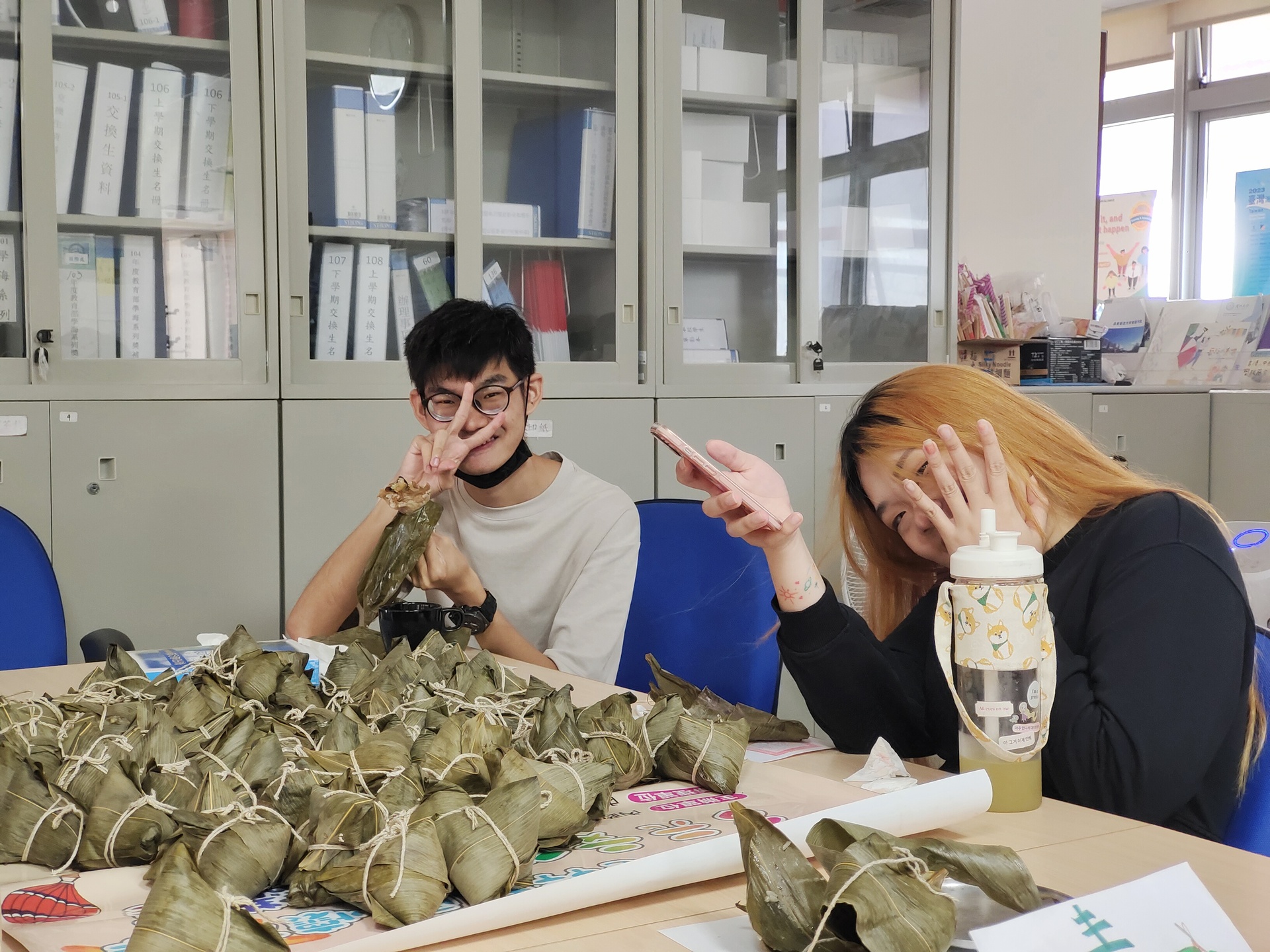The Office of International Affairs of NUK prepared delicious meat (and vegetarian) rice dumplings for oversea students. 003