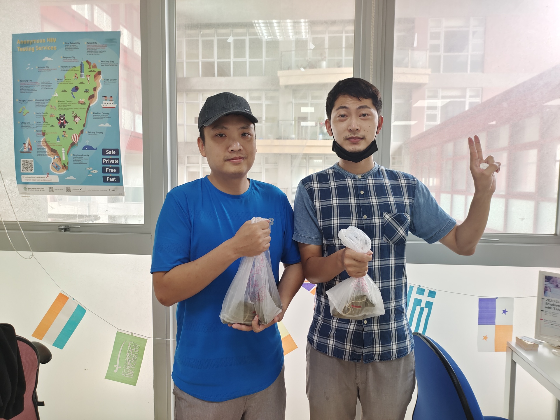 The Office of International Affairs of NUK prepared delicious meat (and vegetarian) rice dumplings for oversea students. 004