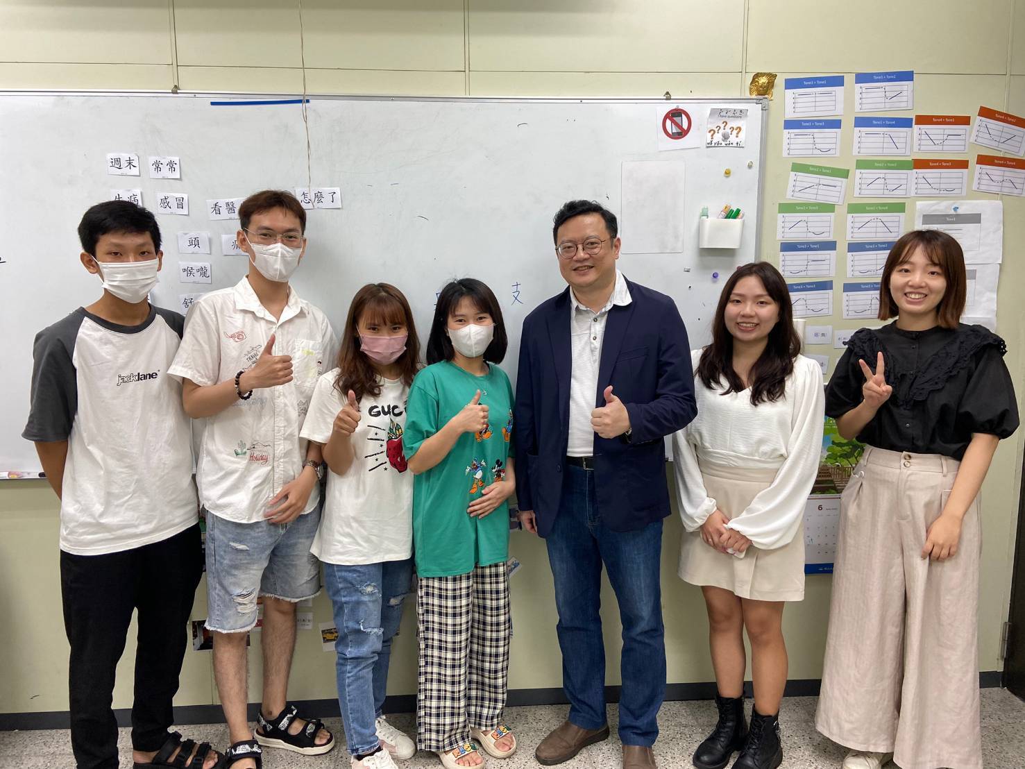 The Office of International Affairs of NUK prepared delicious meat (and vegetarian) rice dumplings for oversea students. 009