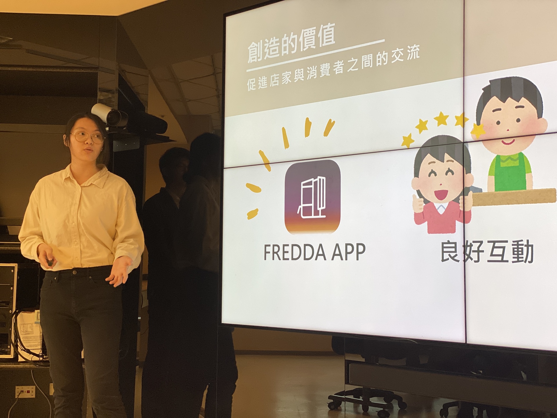 資管系副教授林杏子指導學生參與競賽獲得金獎04