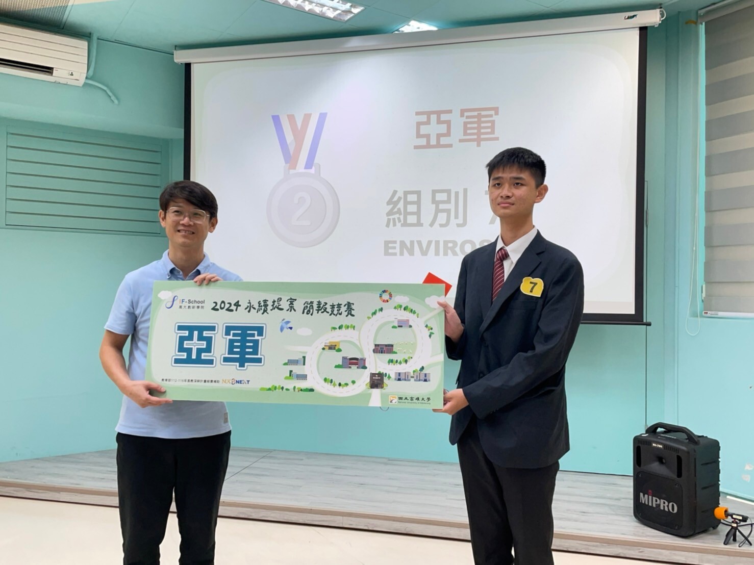 創新學院「2025電梯簡報競賽」開跑 招募學生組隊挑戰【2024資料照片】003