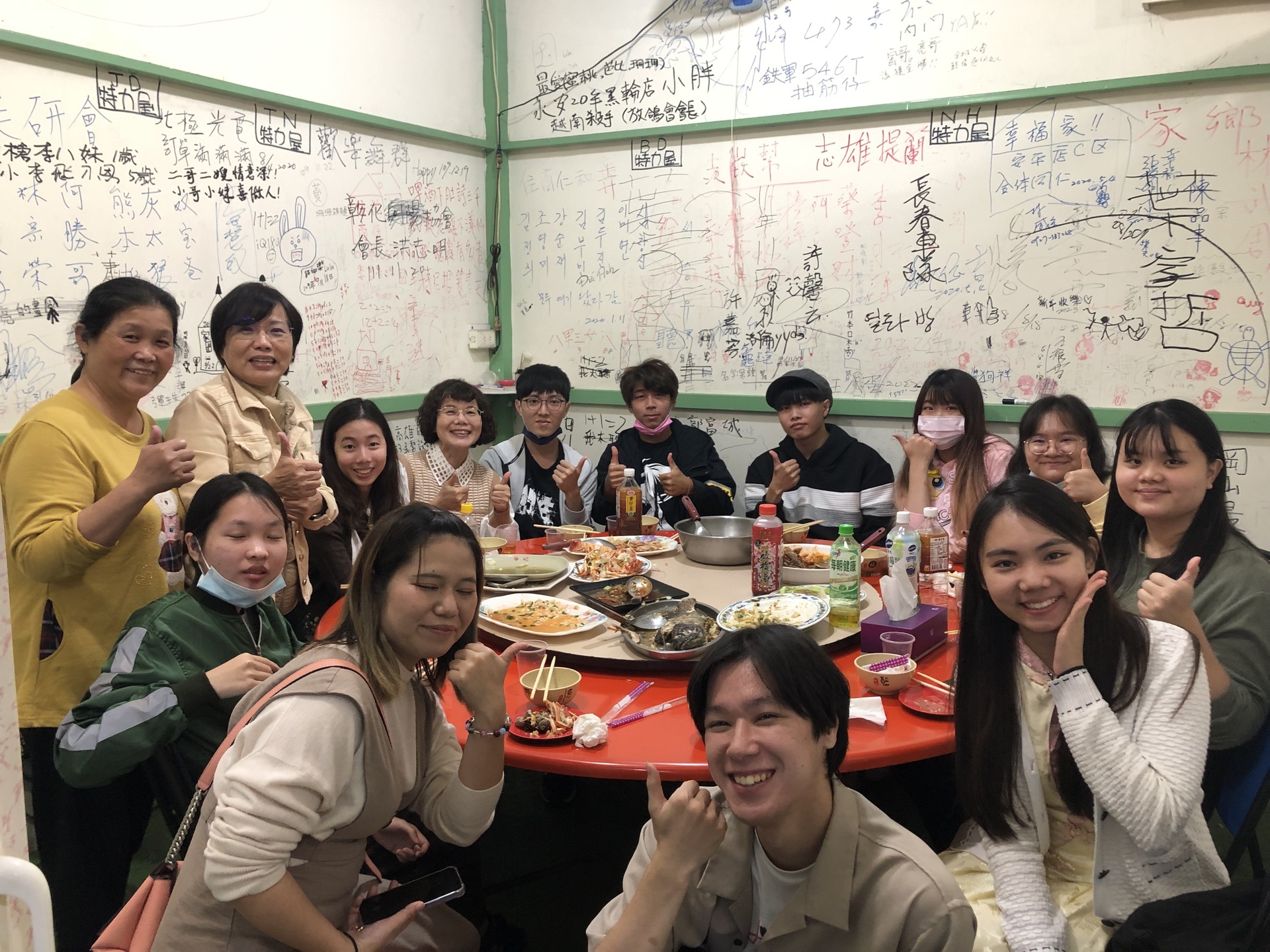 The president of NUK, Yueh-Tuan Chen (The 2nd from the left in the back row) and legislator, Shyh-Fang Liu (The 3rd from the left in the back row) made this group of overseas students not feel lonely.