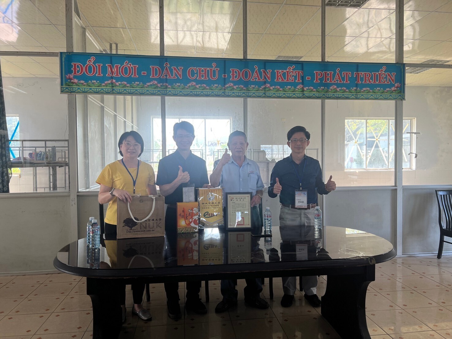 National University of Kaohsiung EMBA faculty and students visit multiple Taiwanese enterprises in Vietnam.12Image