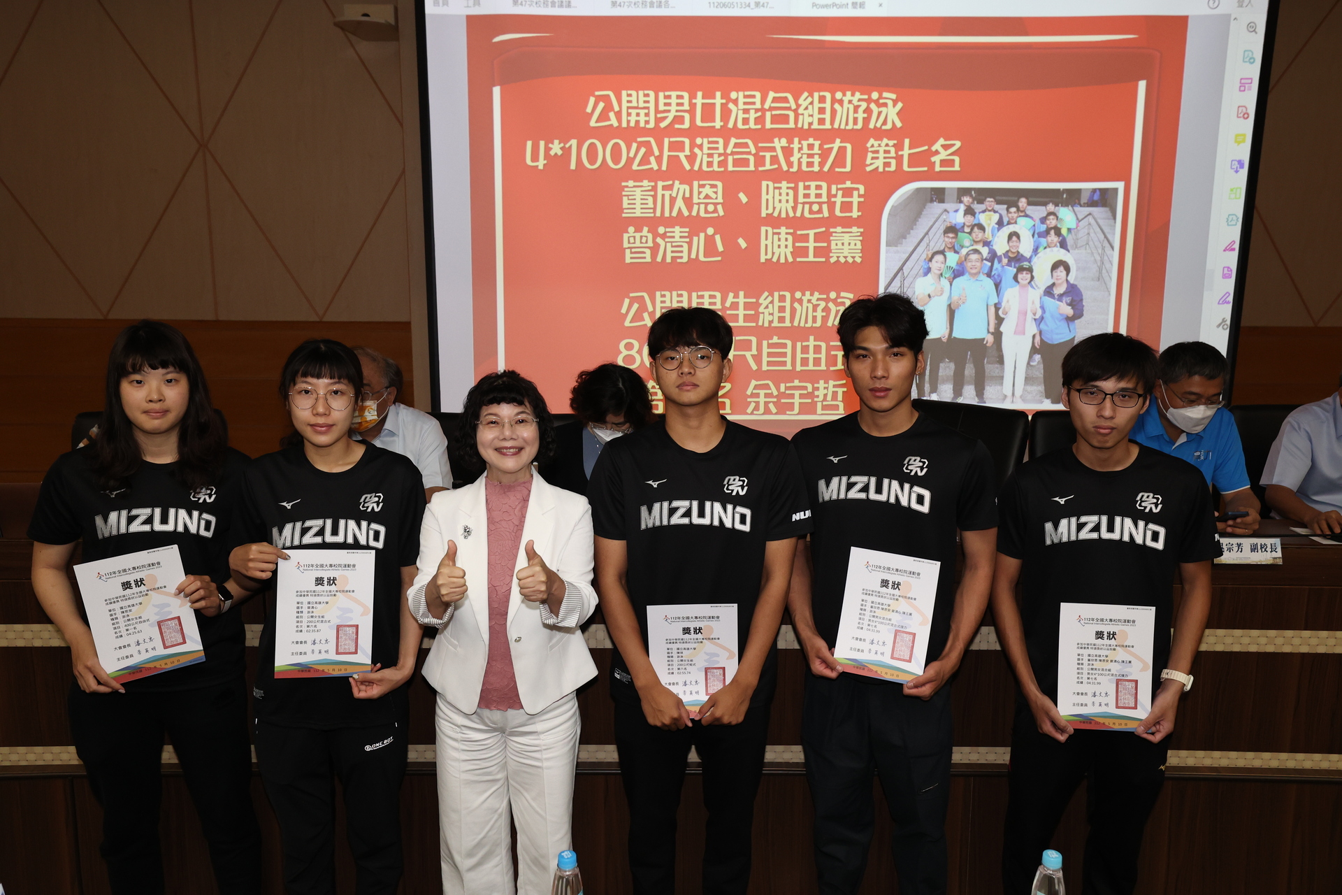 校長陳月端頒獎表揚全大運參賽學生007圖片