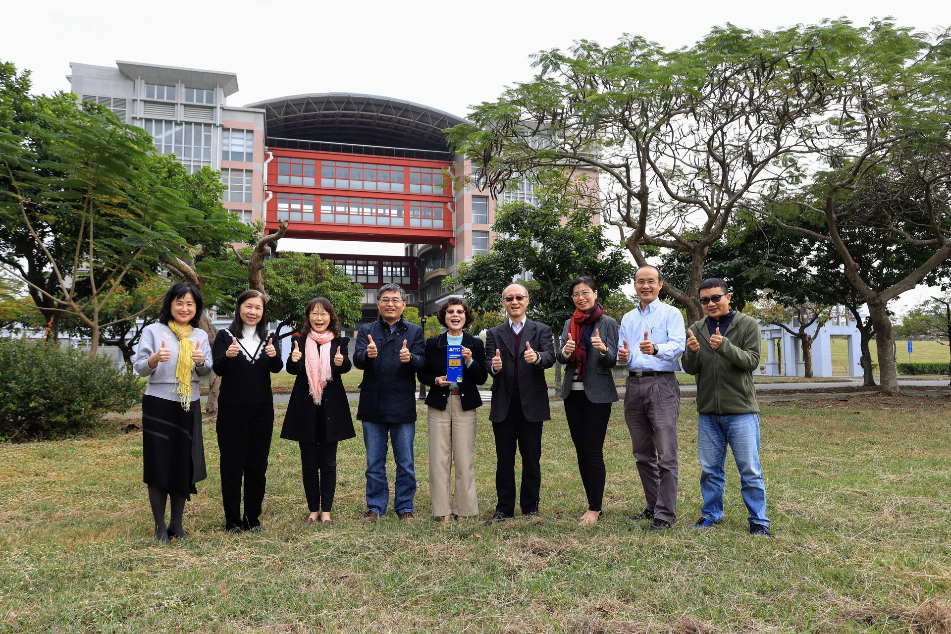 高雄大學校長陳月端帶領團隊榮獲TCSA臺灣永續獎-大學永續報告書金獎01