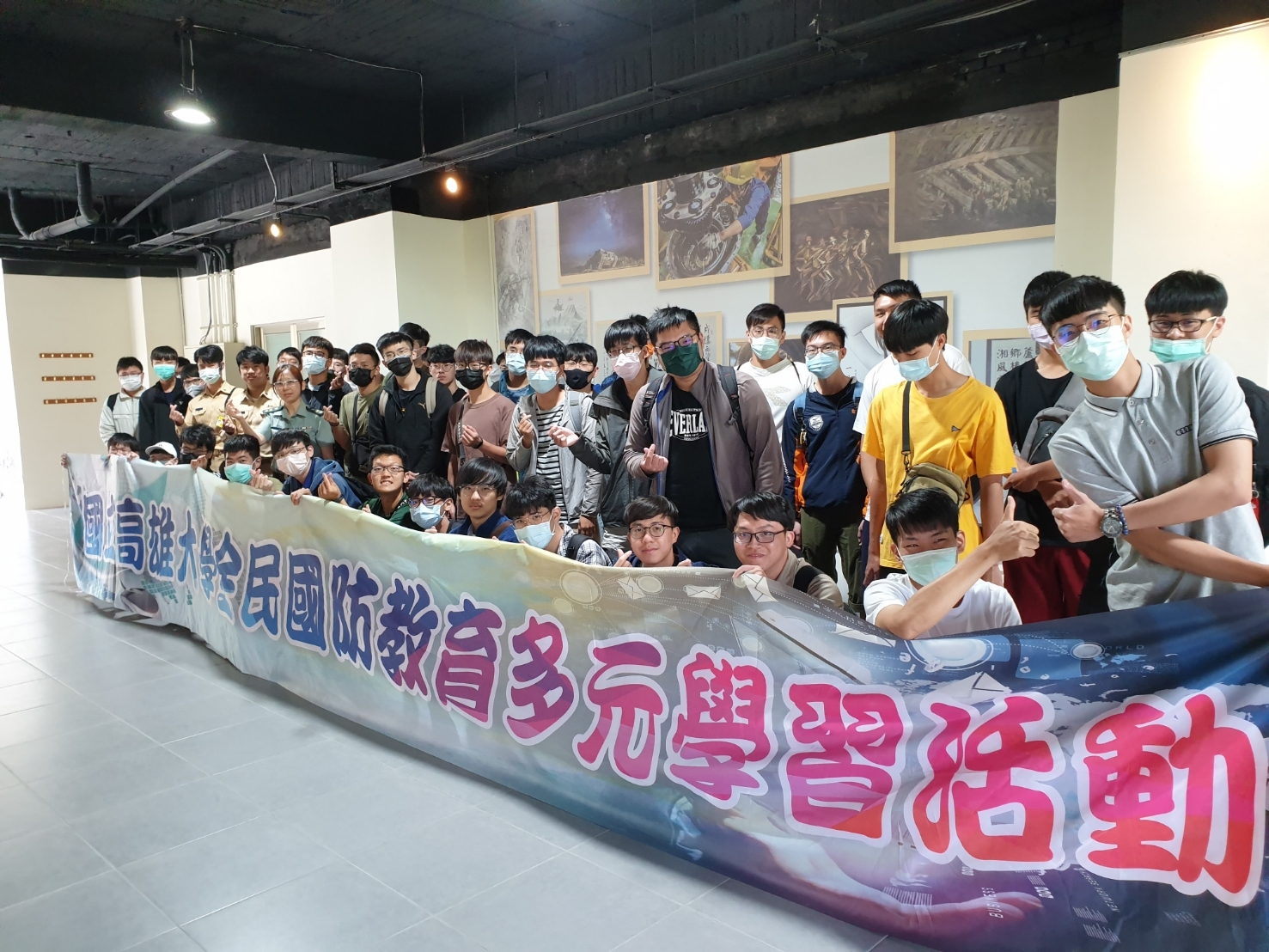 全民國防教育軍事訓練課程多元學習活動，參訪海陸隊史館欣賞文藝金像獎。