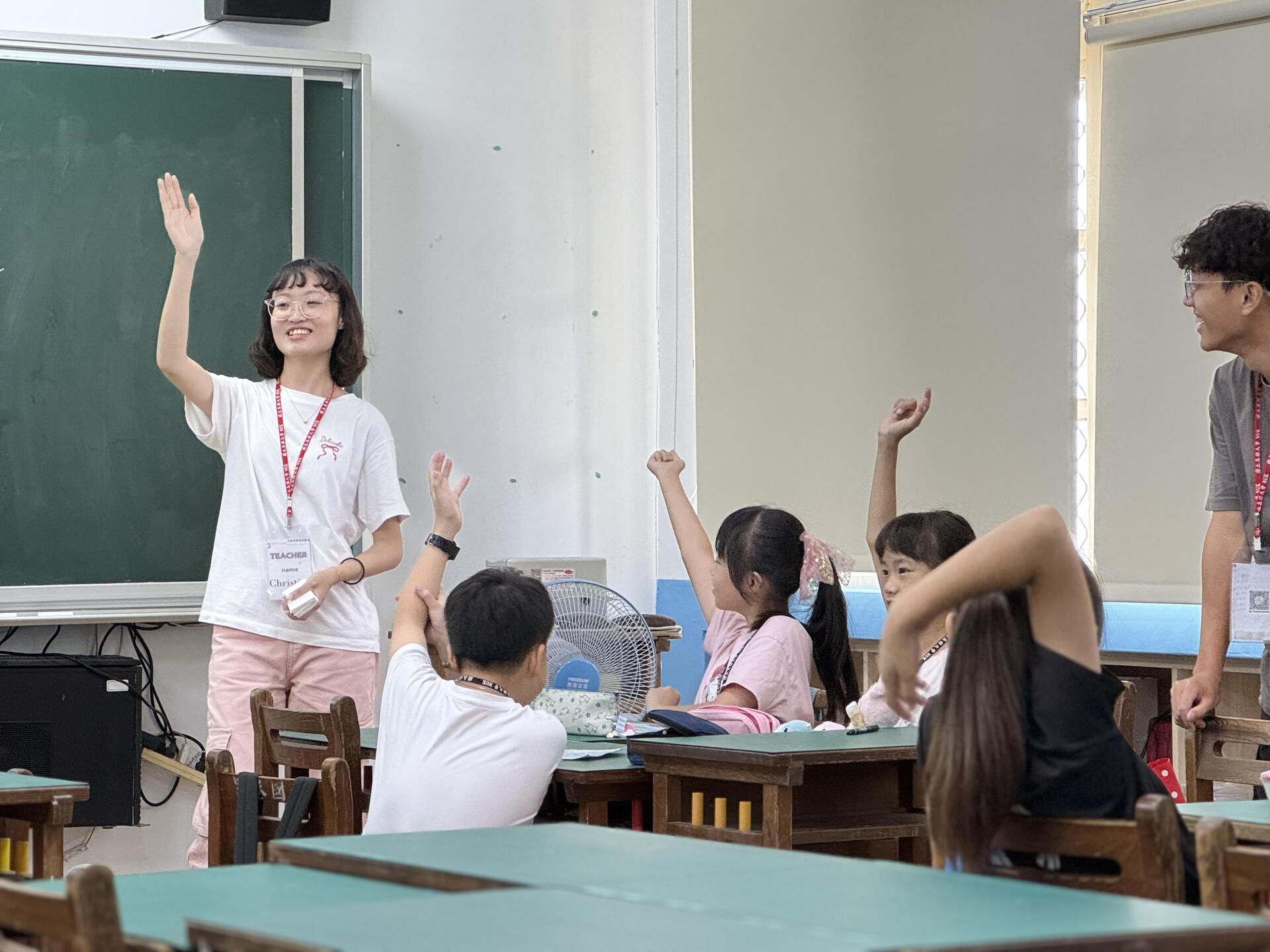 高雄大學西語系赴里港國小辦雙語夏令營 結合英語、科學與環保 促進教育優先區孩子自信成長、樂在學習 002圖片