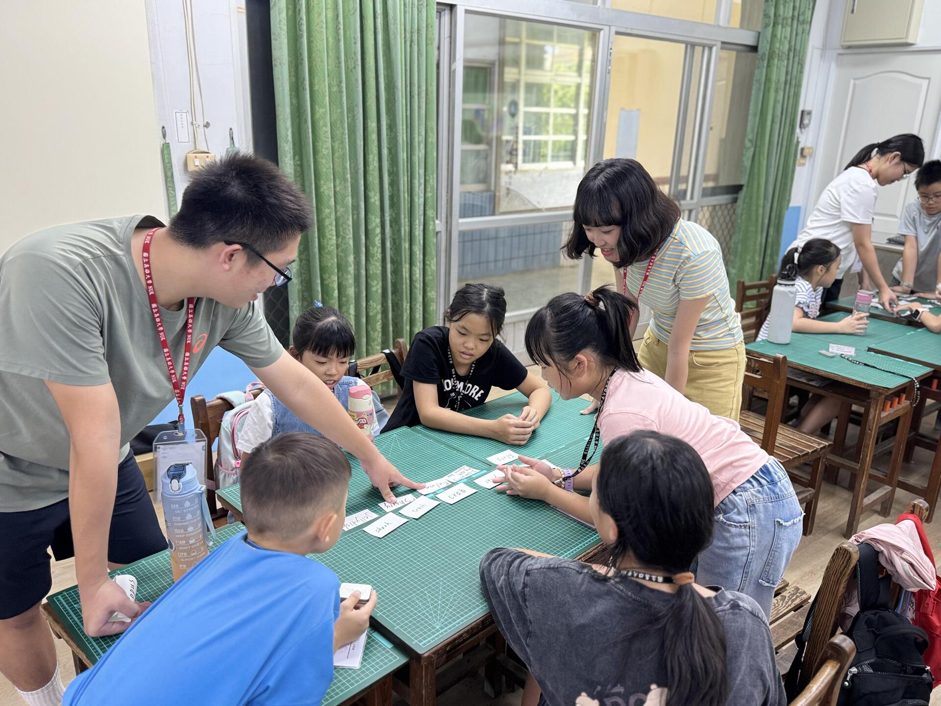 高雄大學西語系赴里港國小辦雙語夏令營 結合英語、科學與環保 促進教育優先區孩子自信成長、樂在學習 004圖片