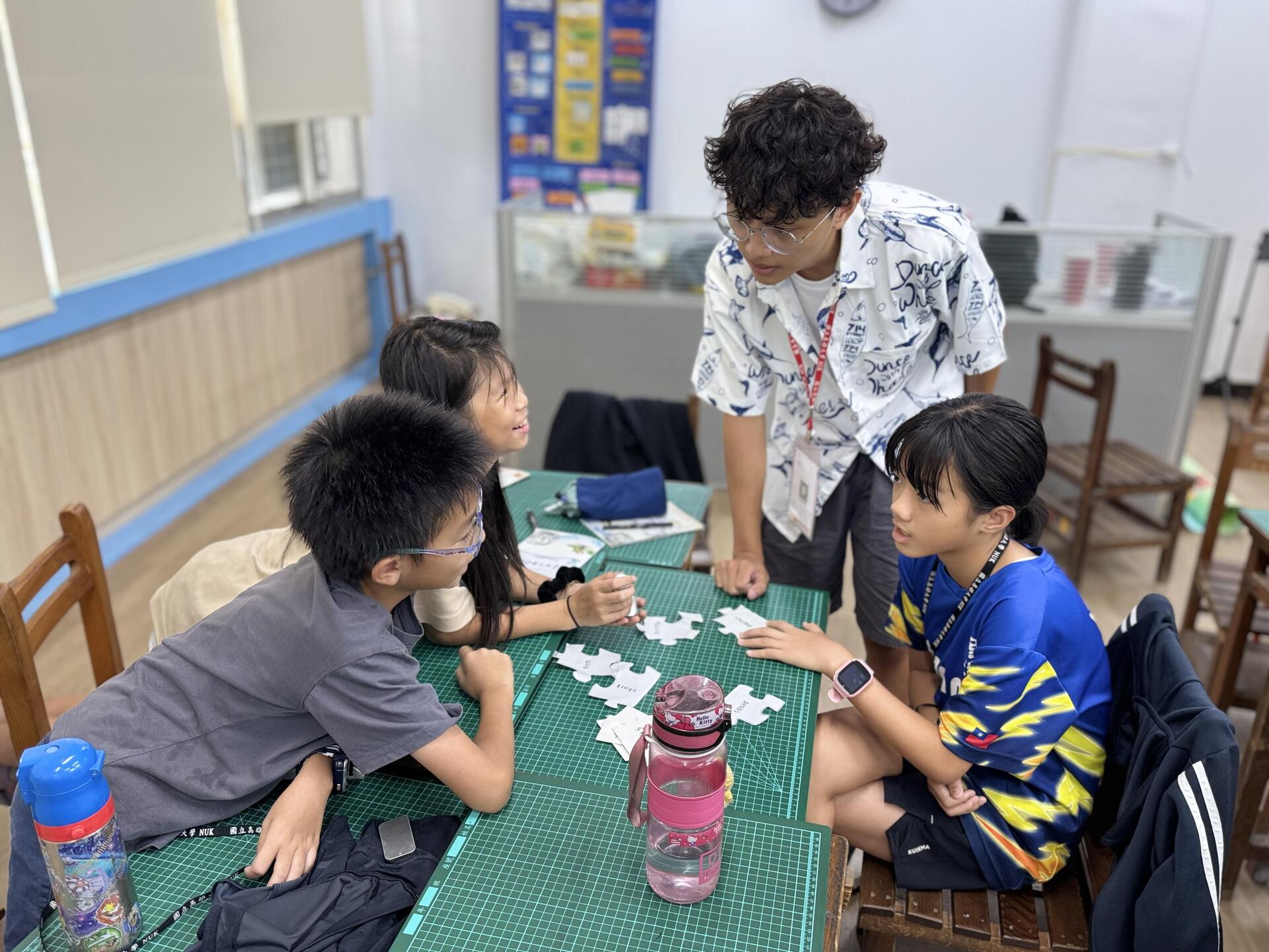 高雄大學西語系赴里港國小辦雙語夏令營 結合英語、科學與環保 促進教育優先區孩子自信成長、樂在學習 005圖片